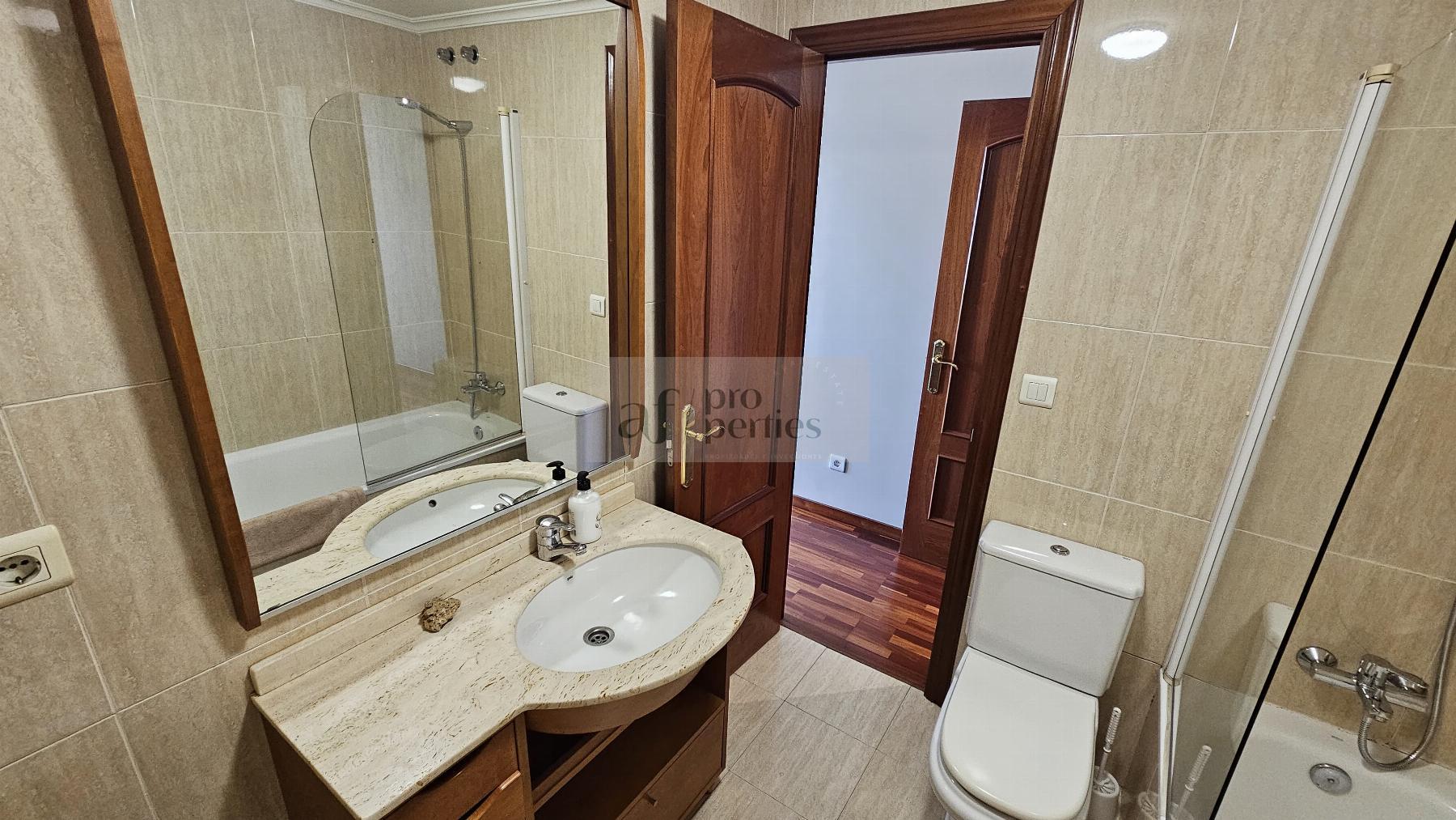 Suite bathroom