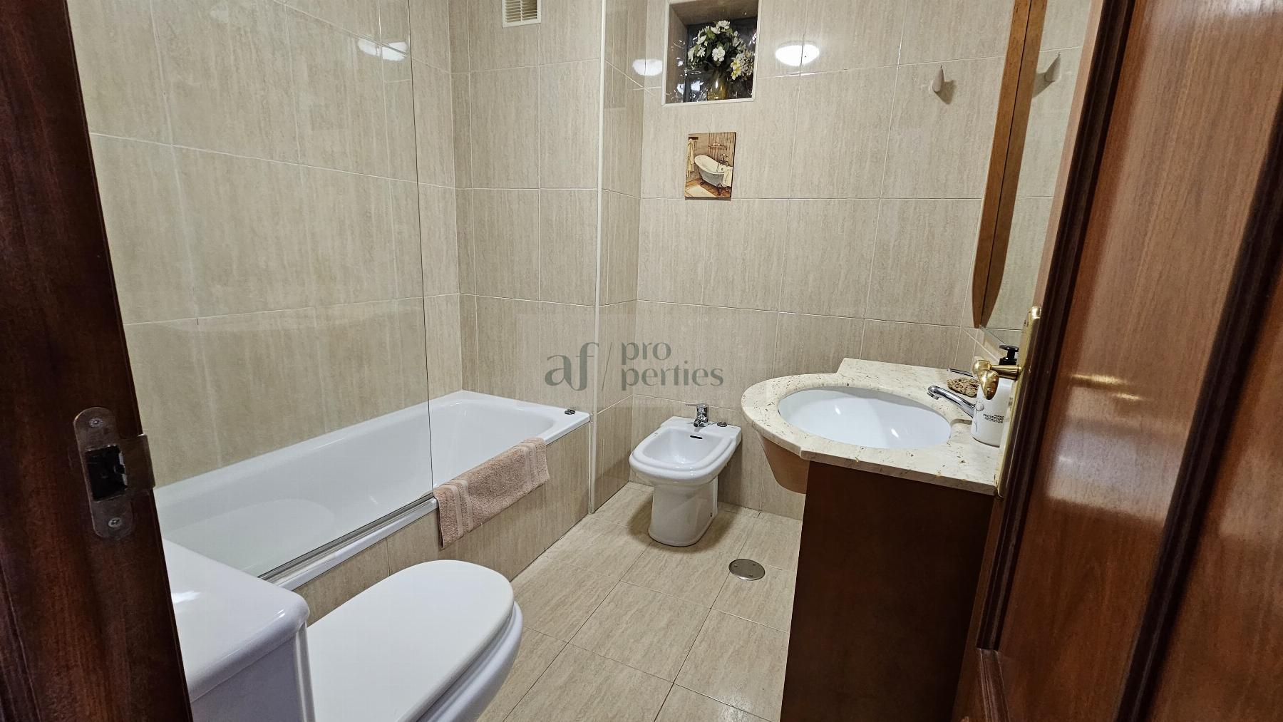 Suite bathroom