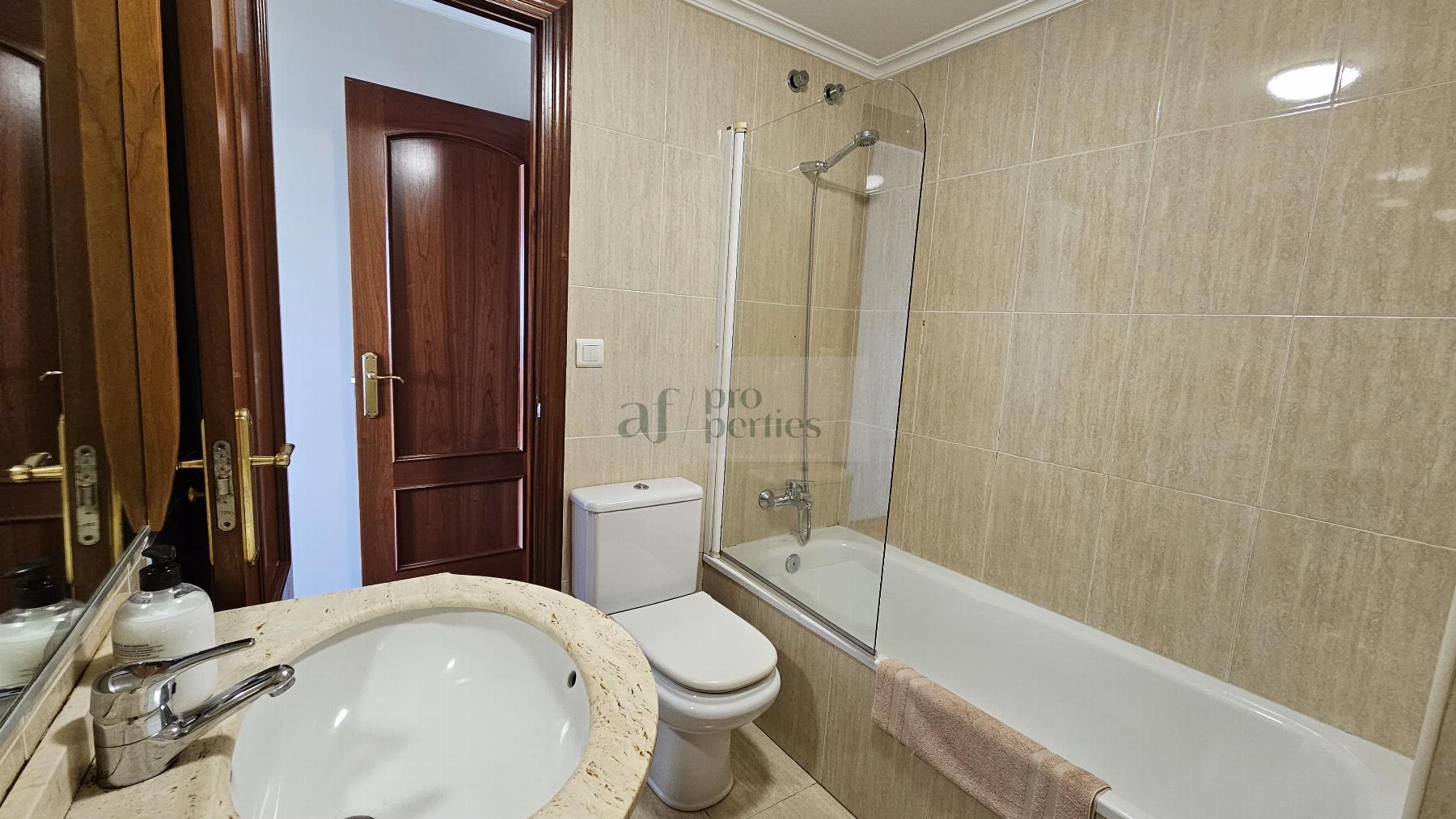 Suite bathroom