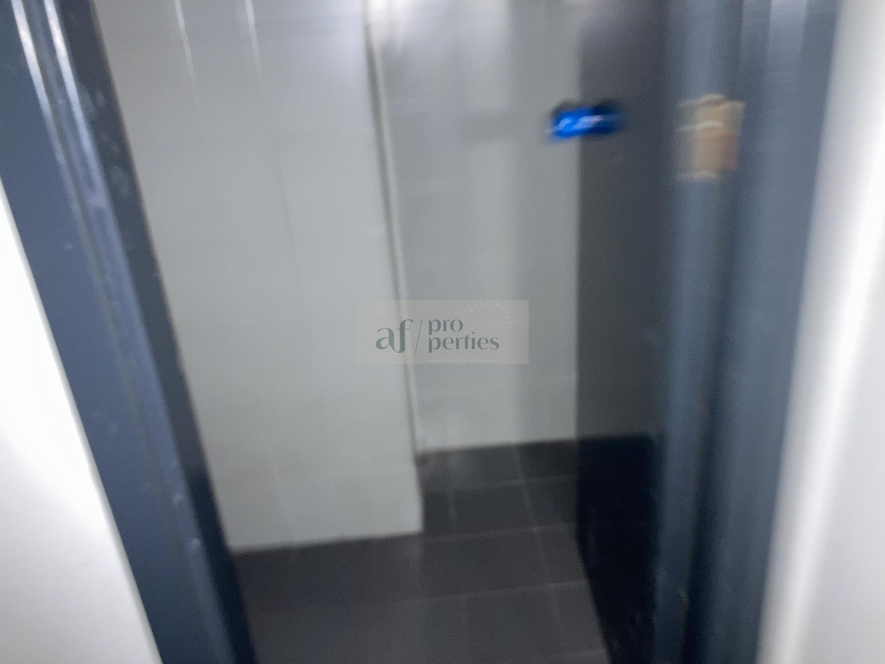 For sale of commercial in Vigo