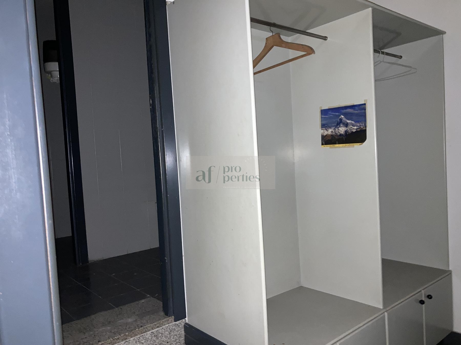 For sale of commercial in Vigo
