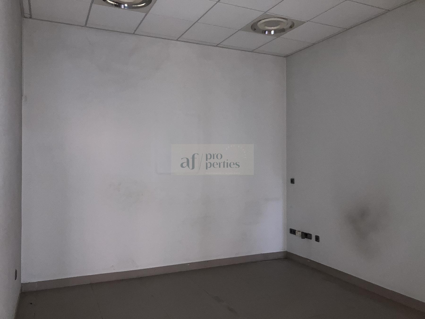 For sale of commercial in Vigo