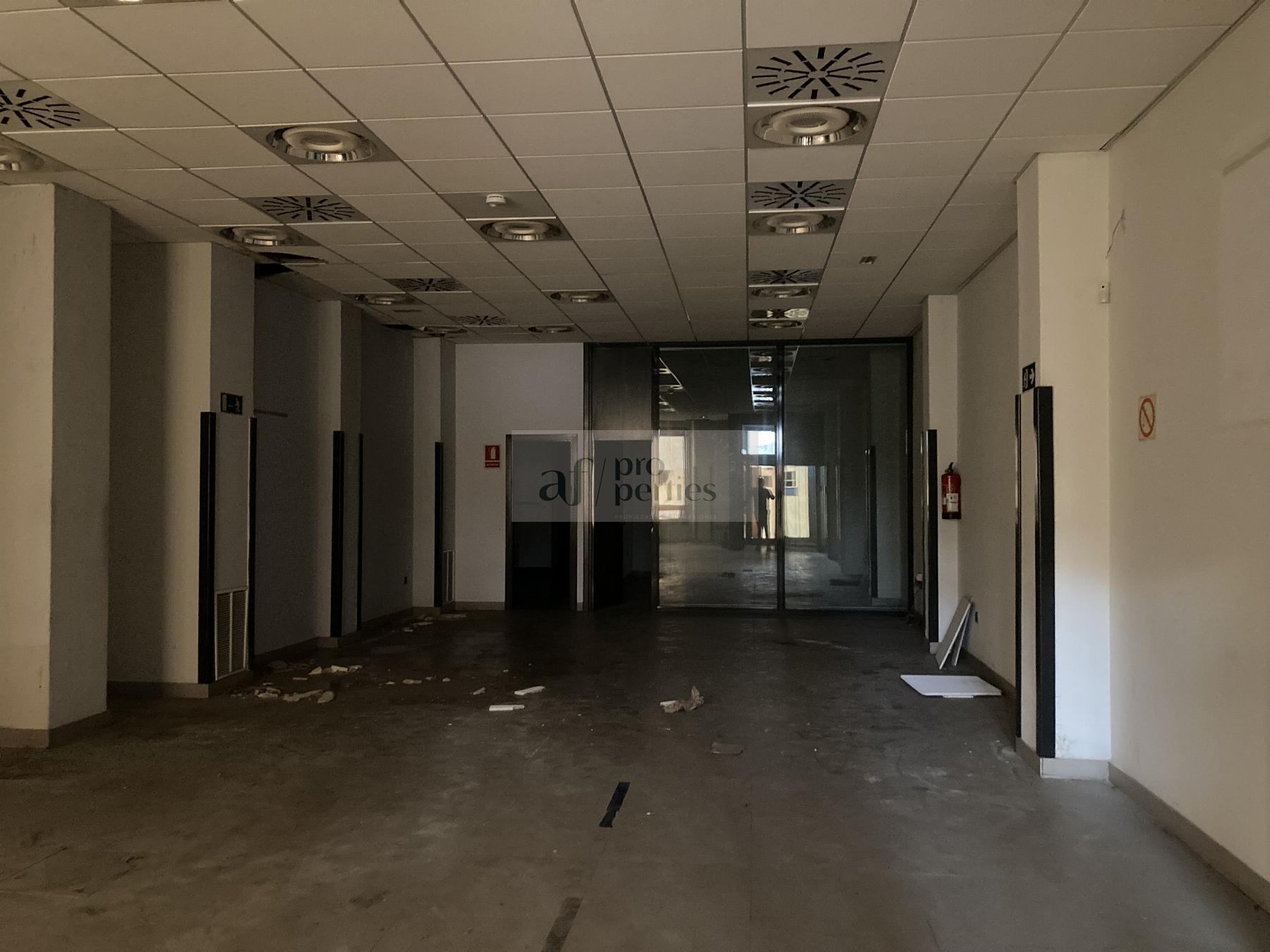 For sale of commercial in Vigo