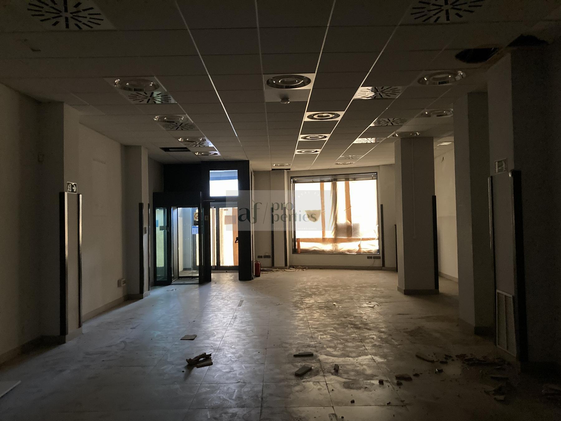 For sale of commercial in Vigo