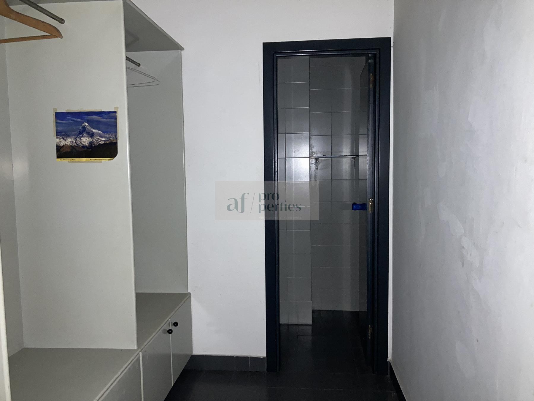 For sale of commercial in Vigo