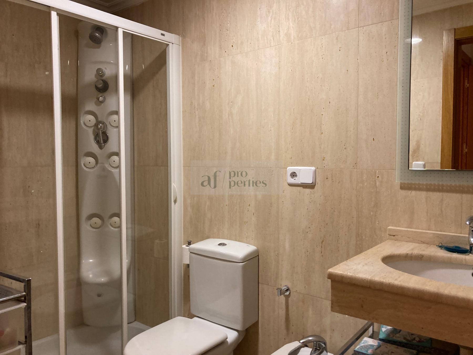 Suite bathroom