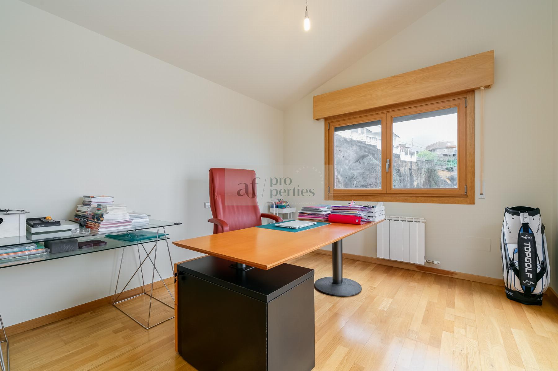 For sale of chalet in Vigo