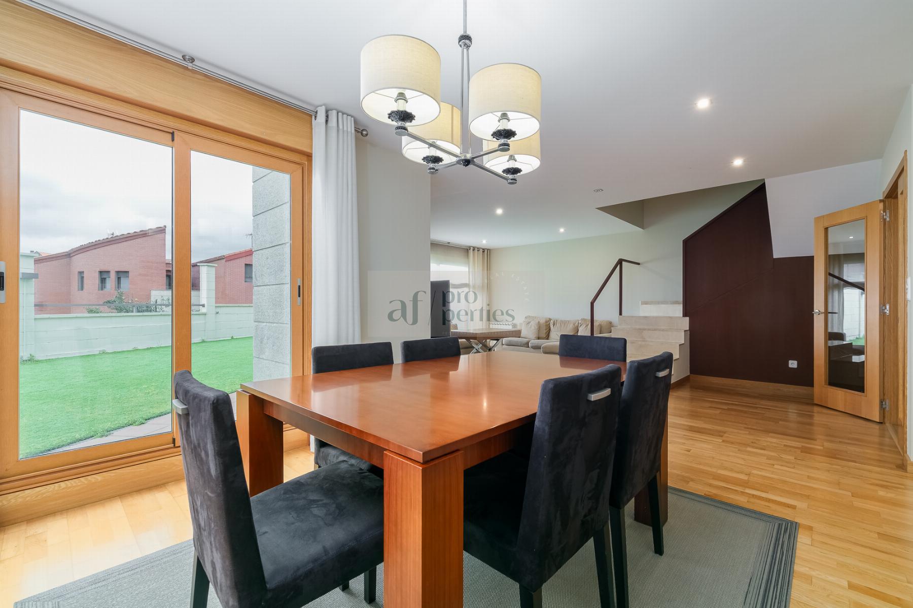 For sale of chalet in Vigo