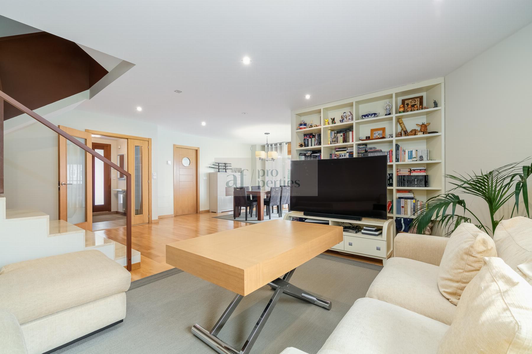 For sale of chalet in Vigo