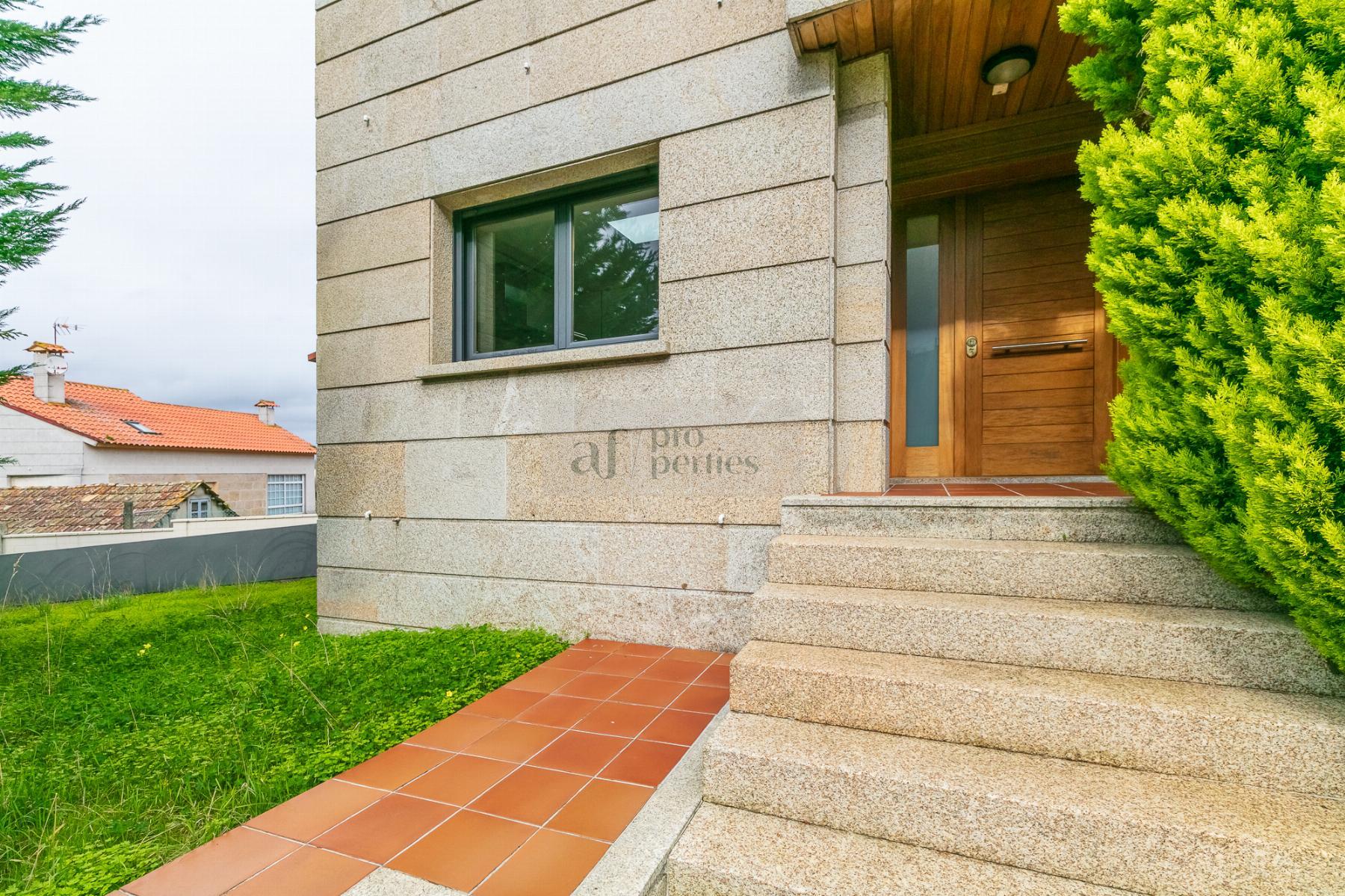 For sale of chalet in Vigo
