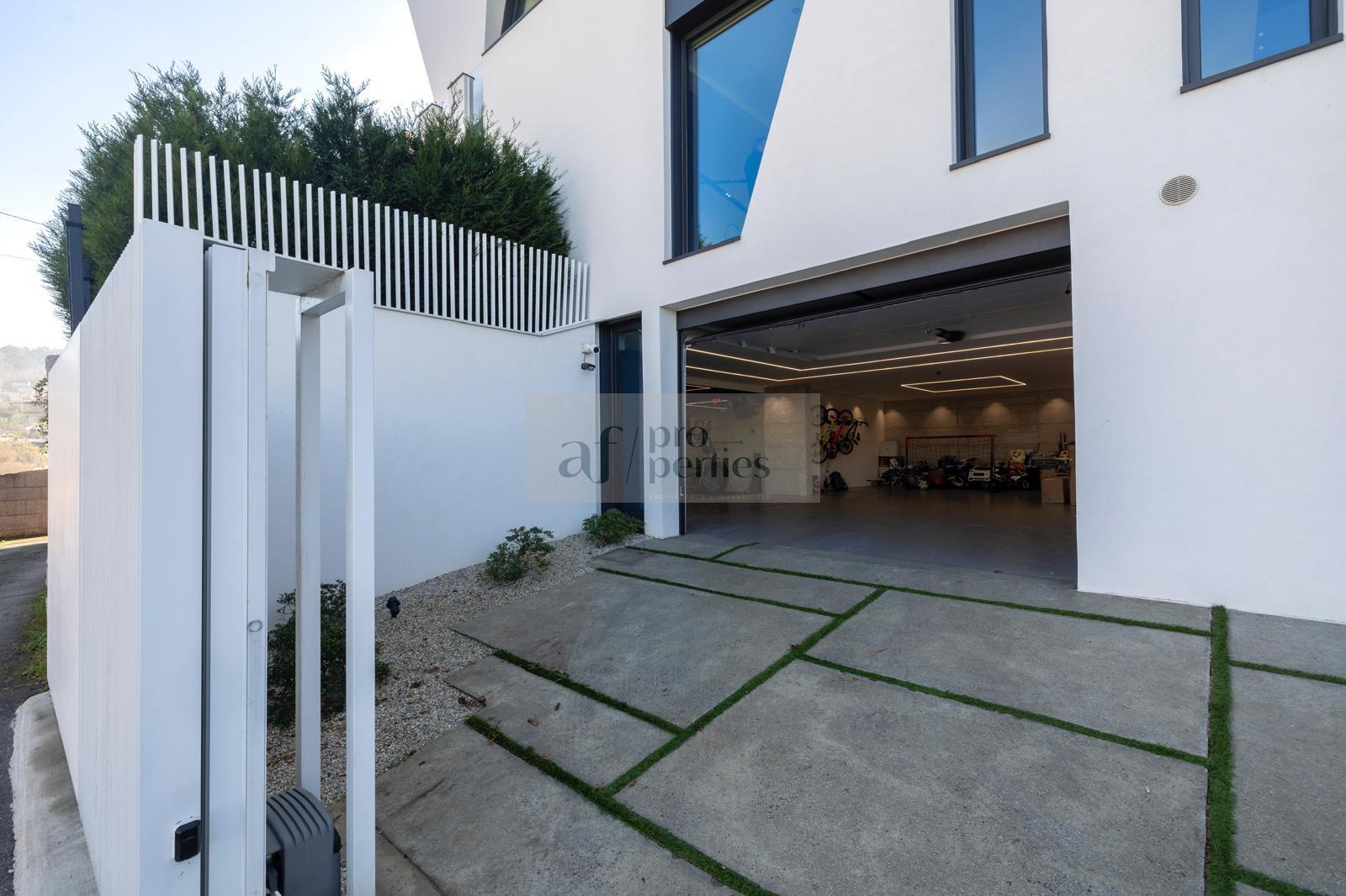 For sale of chalet in Vigo