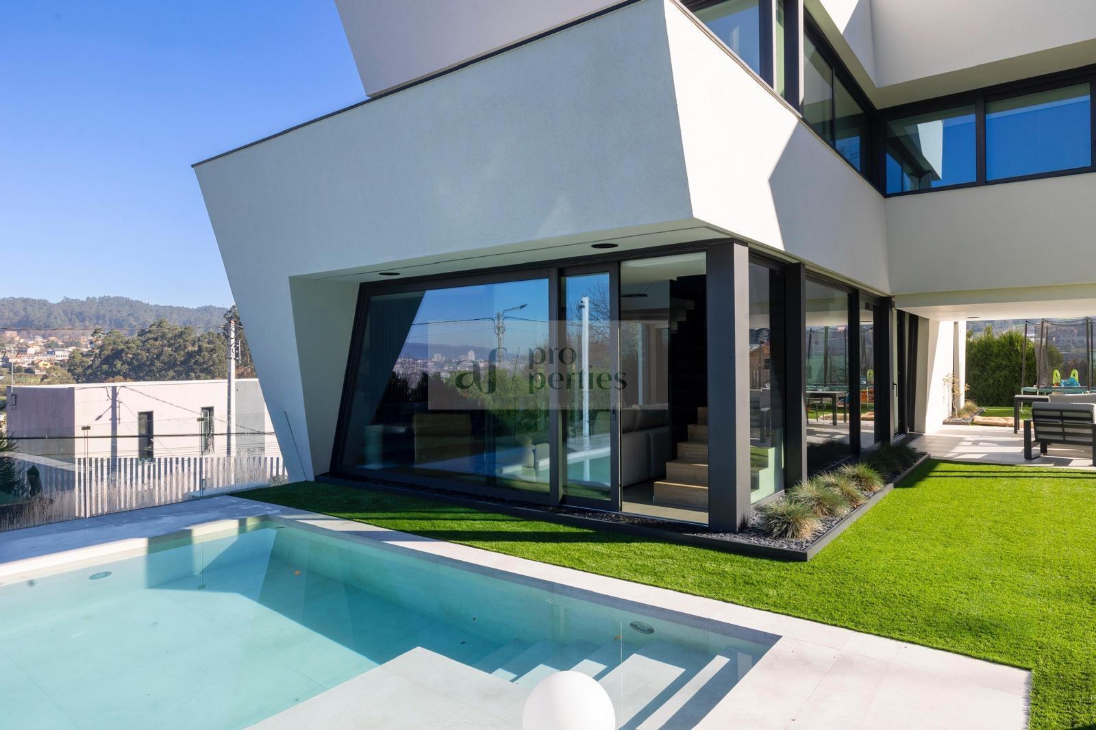 For sale of chalet in Vigo