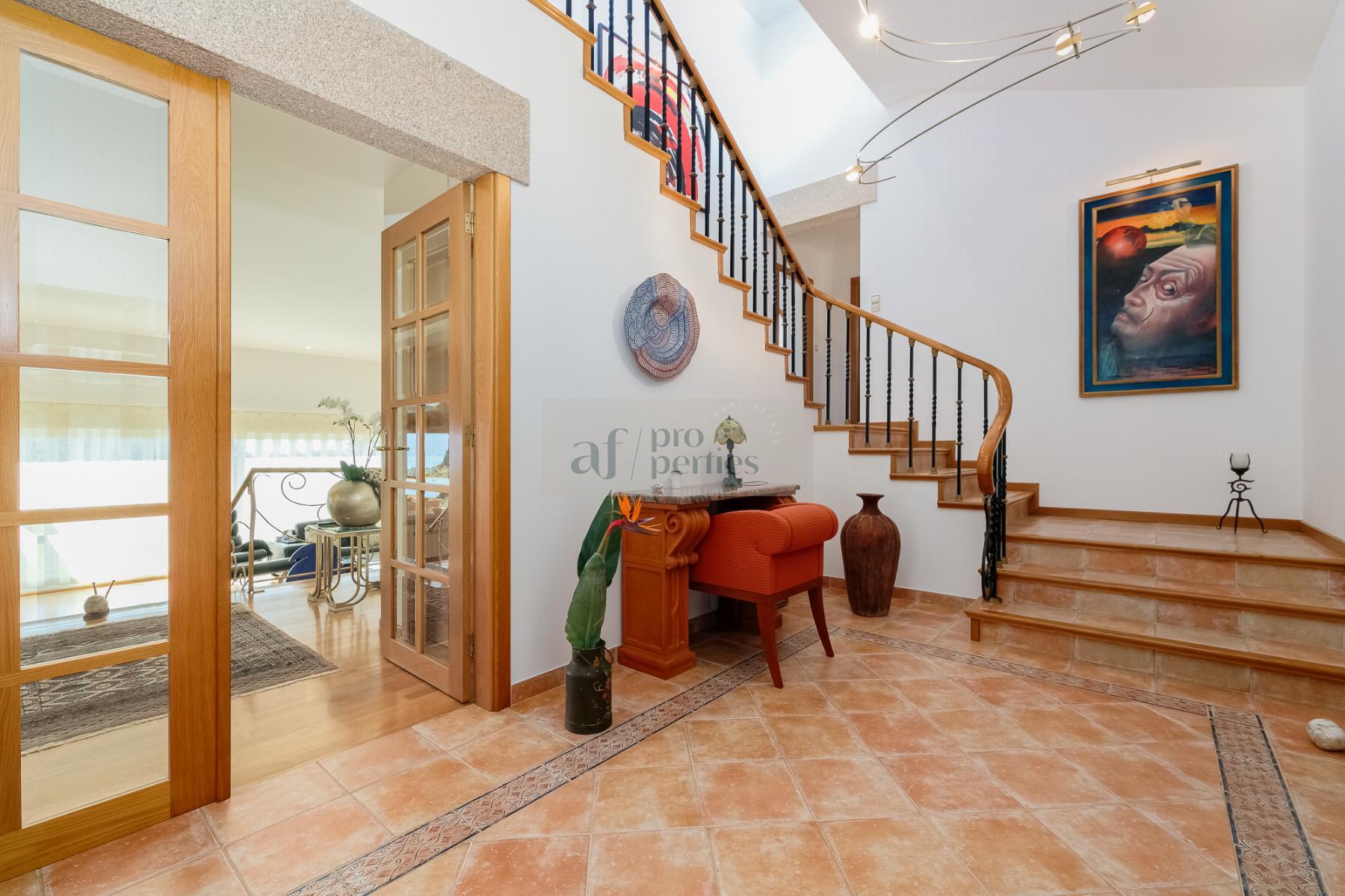 For sale of chalet in Cangas