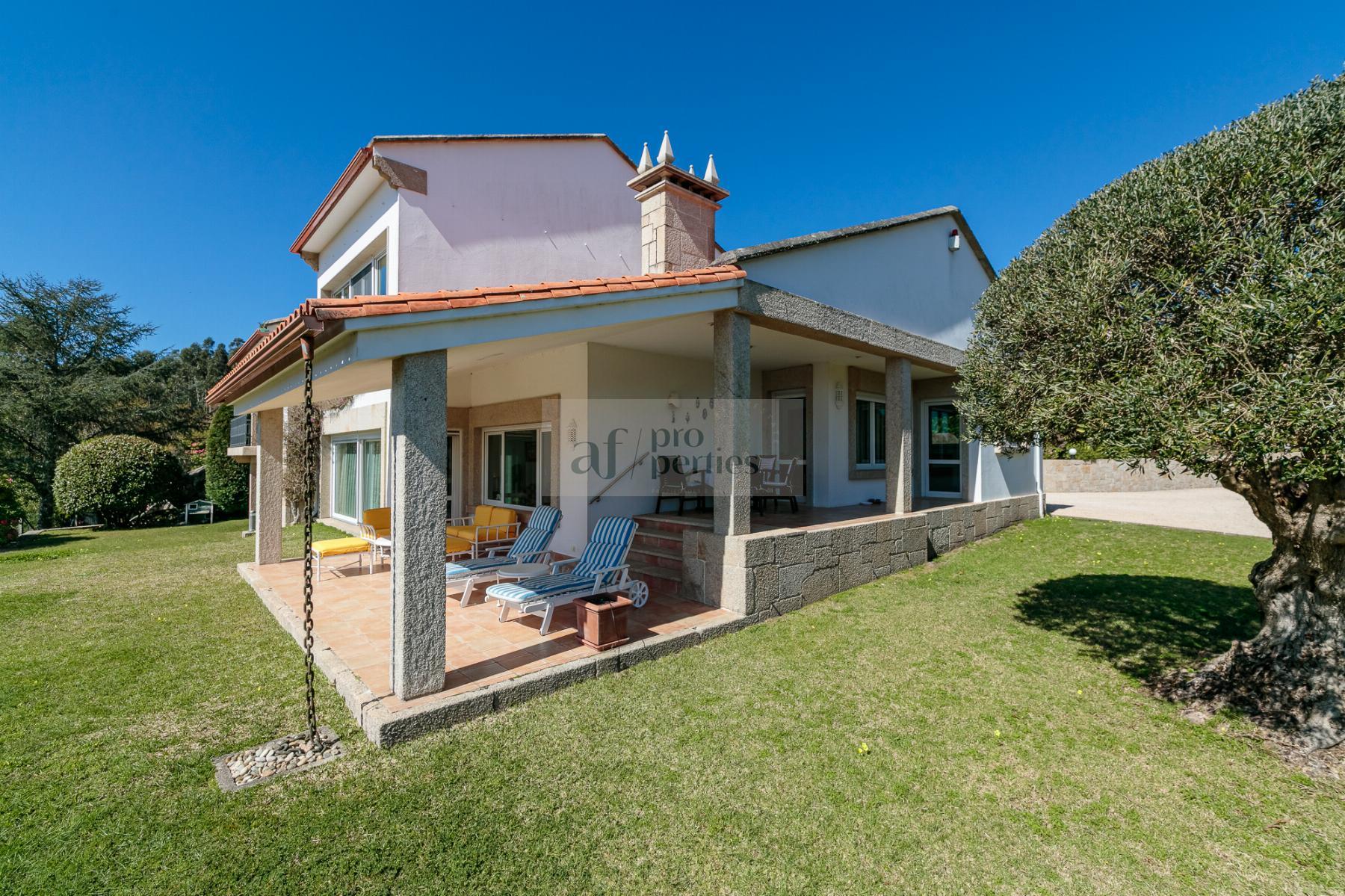 For sale of chalet in Cangas