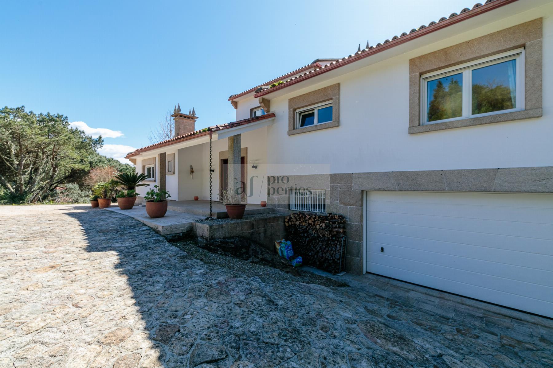 For sale of chalet in Cangas