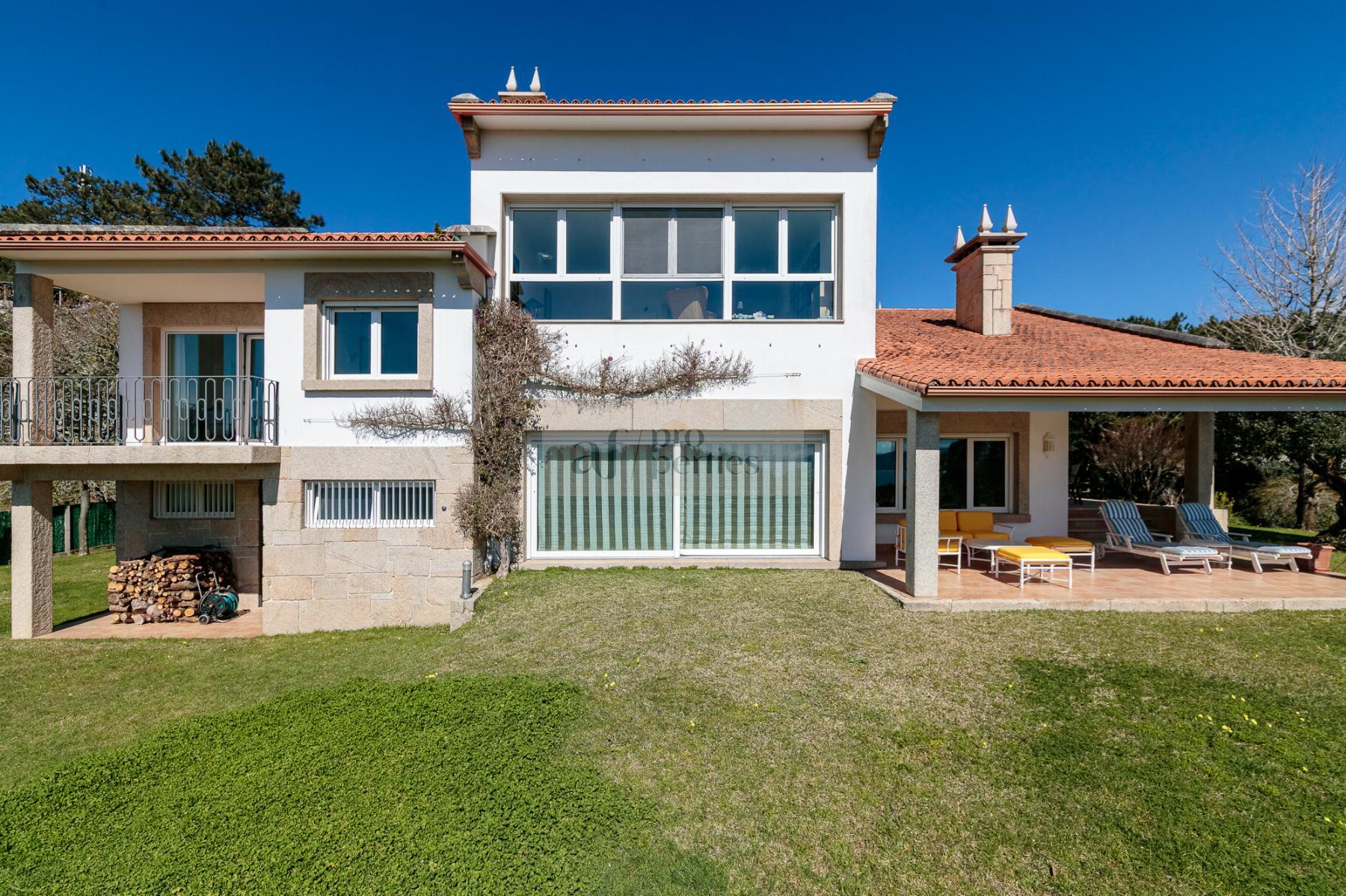 For sale of chalet in Cangas