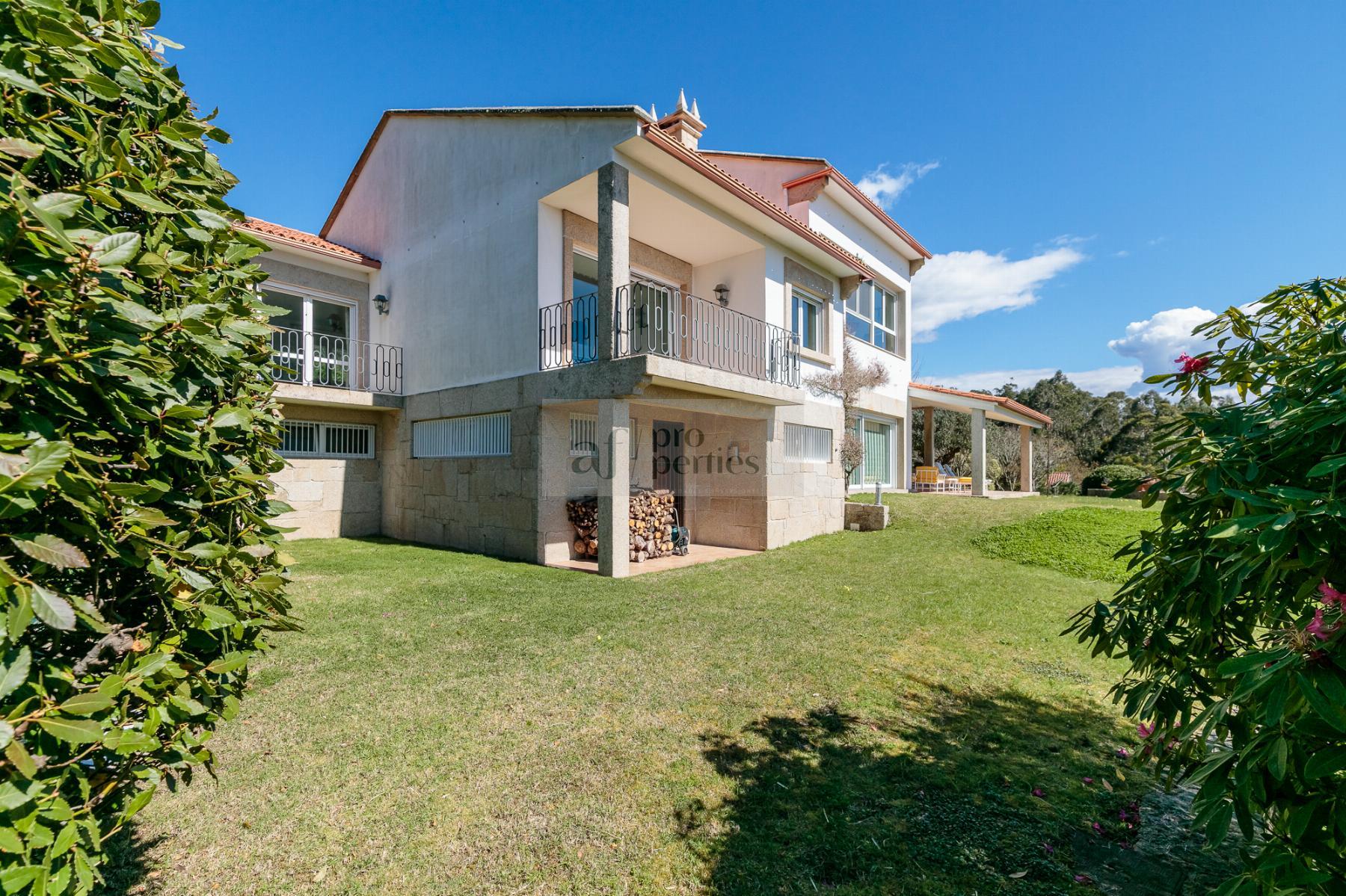 For sale of chalet in Cangas