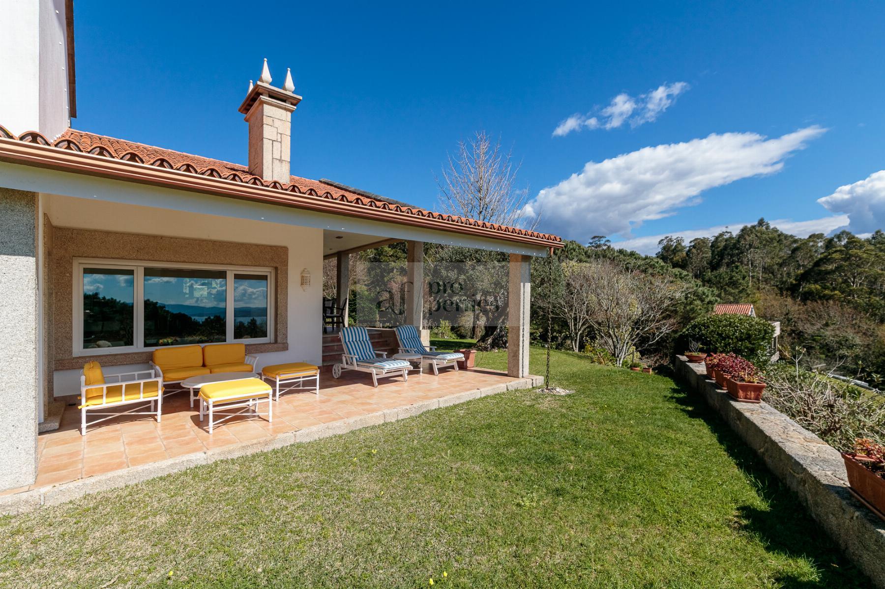 For sale of chalet in Cangas
