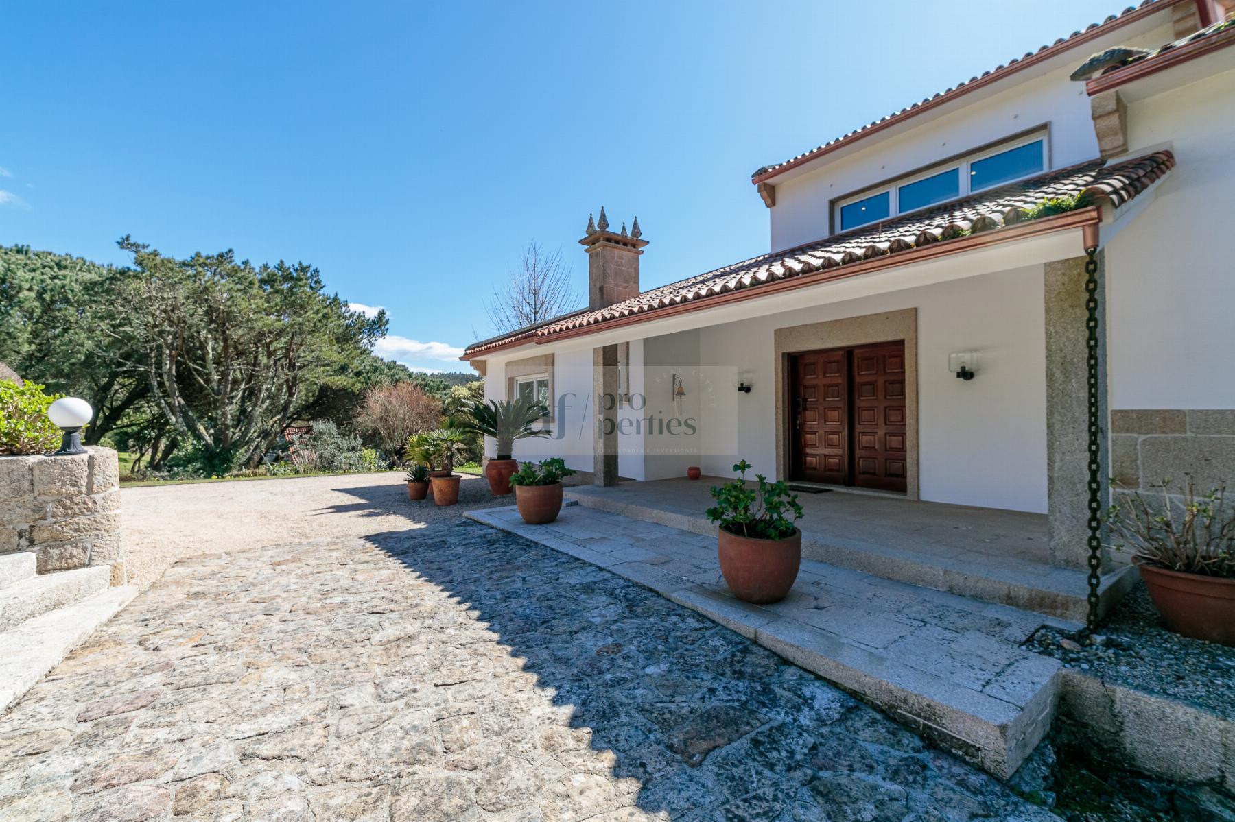 For sale of chalet in Cangas
