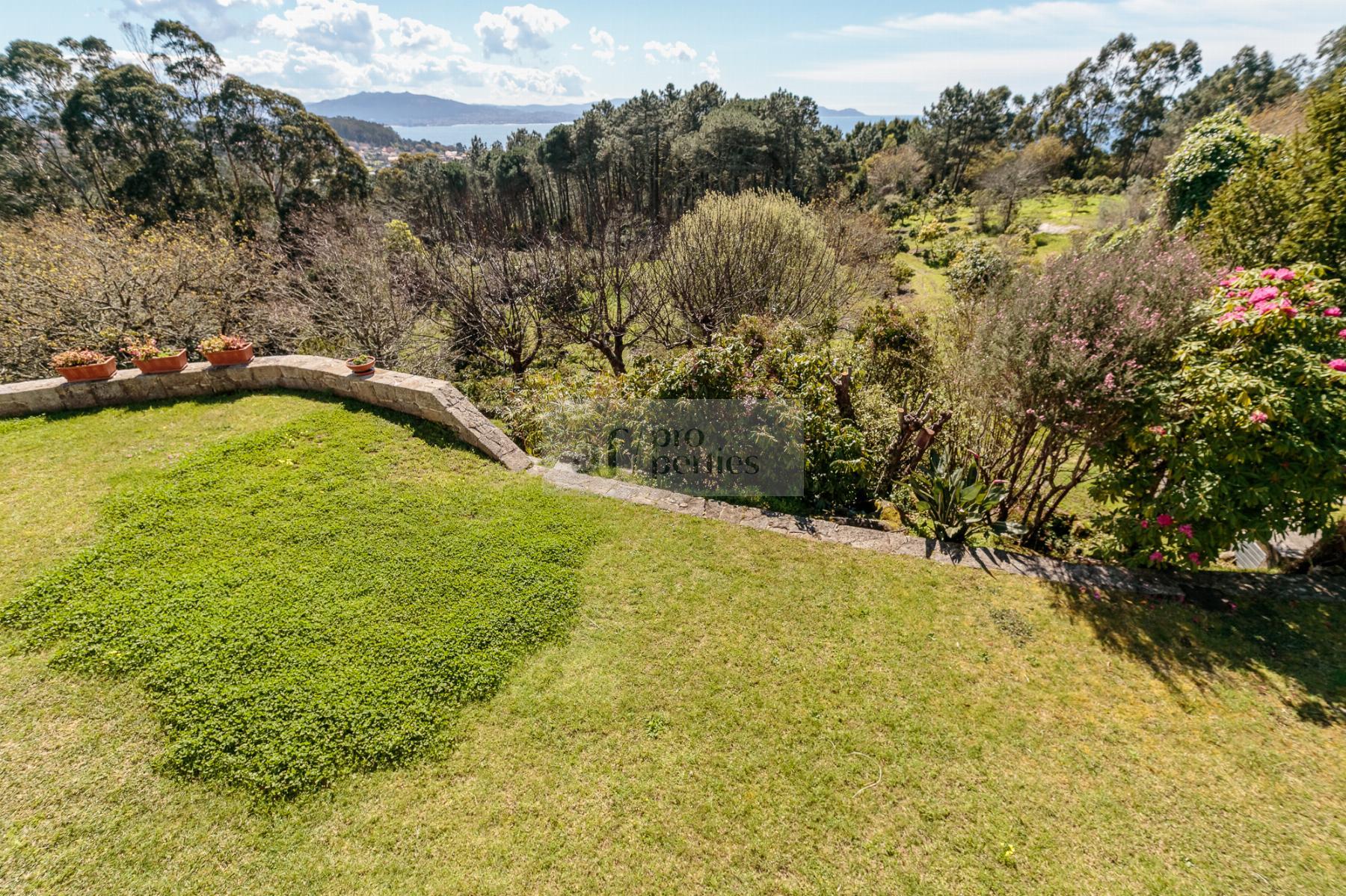 For sale of chalet in Cangas