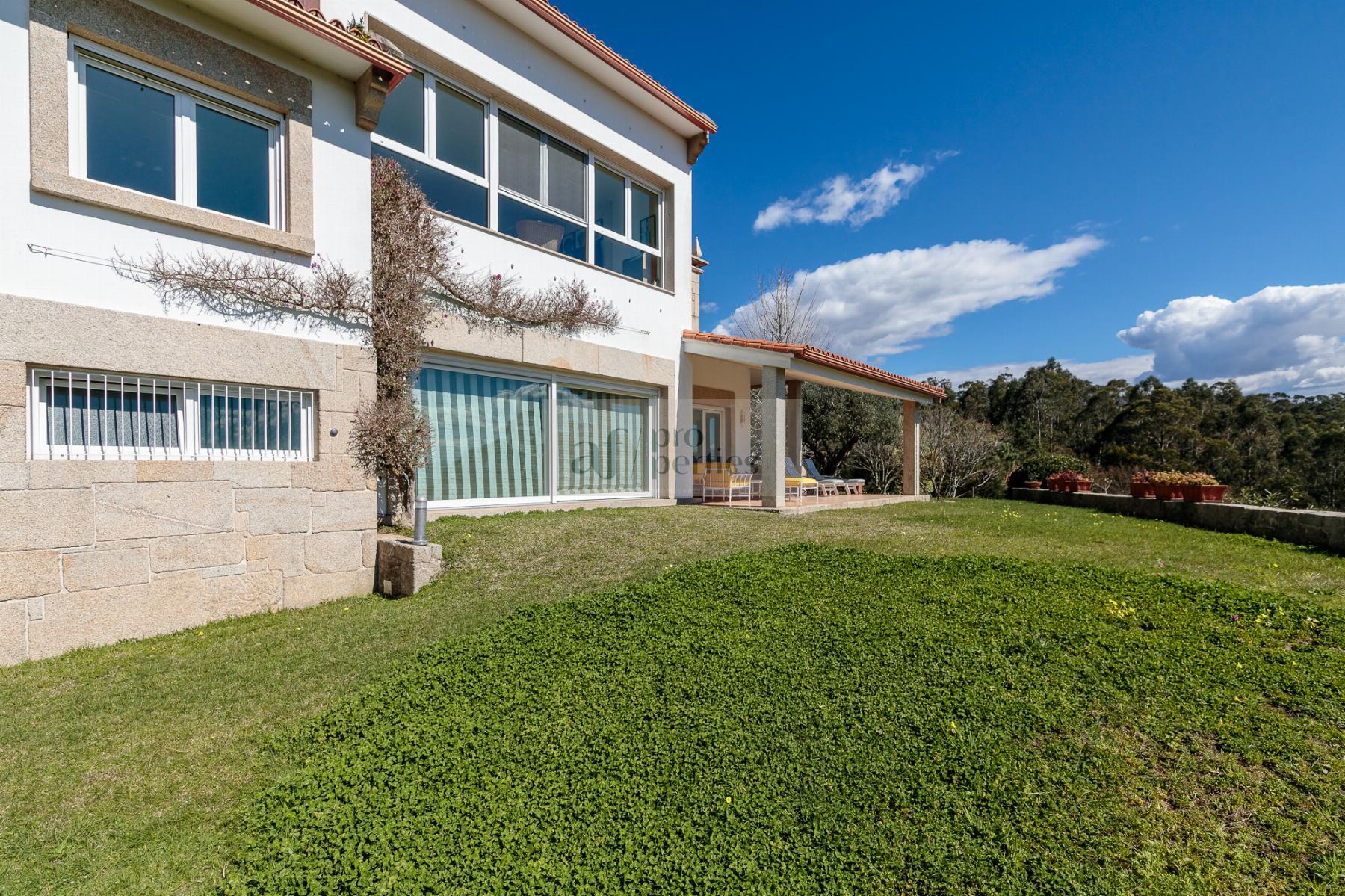 For sale of chalet in Cangas