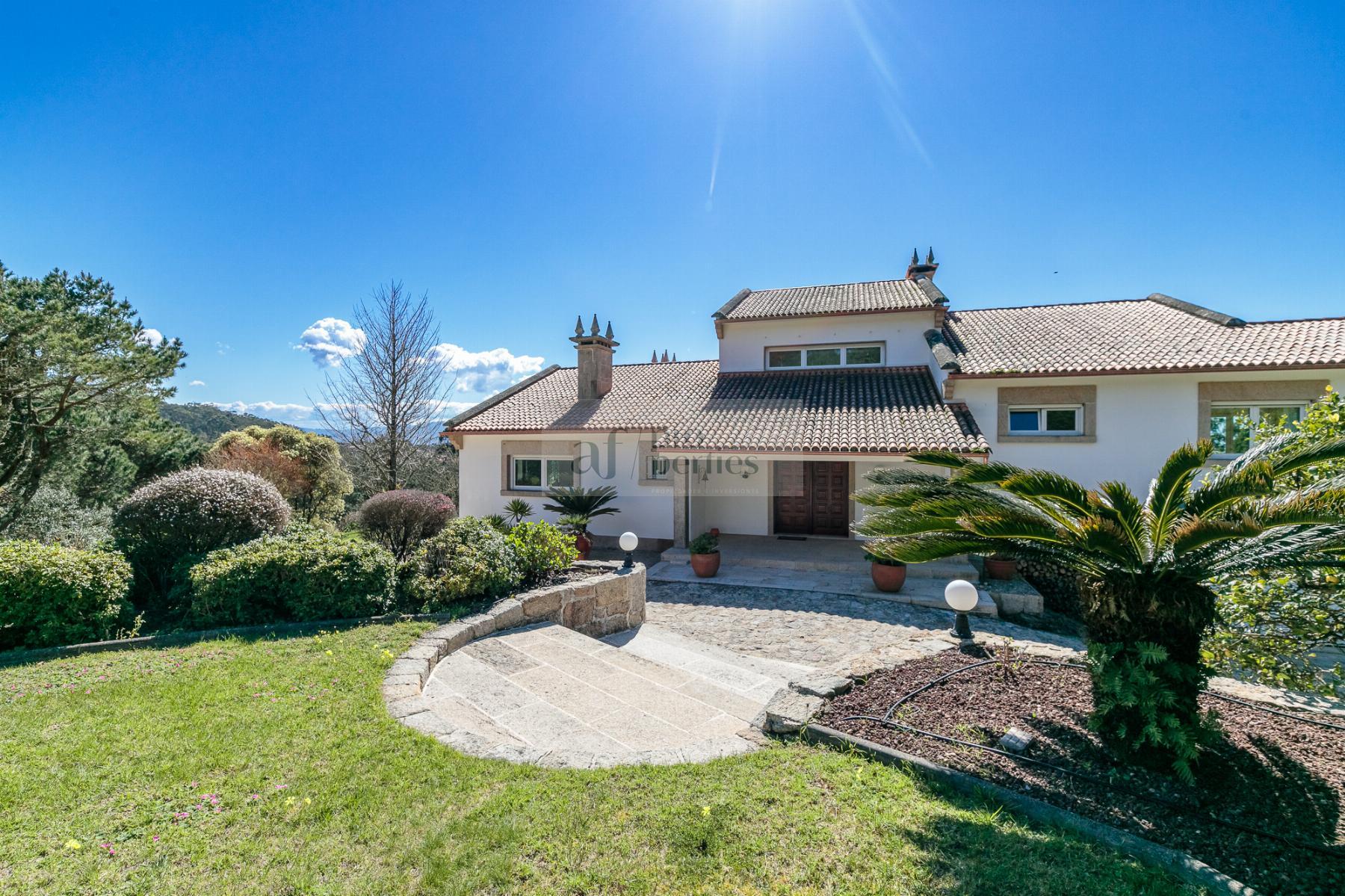 For sale of chalet in Cangas