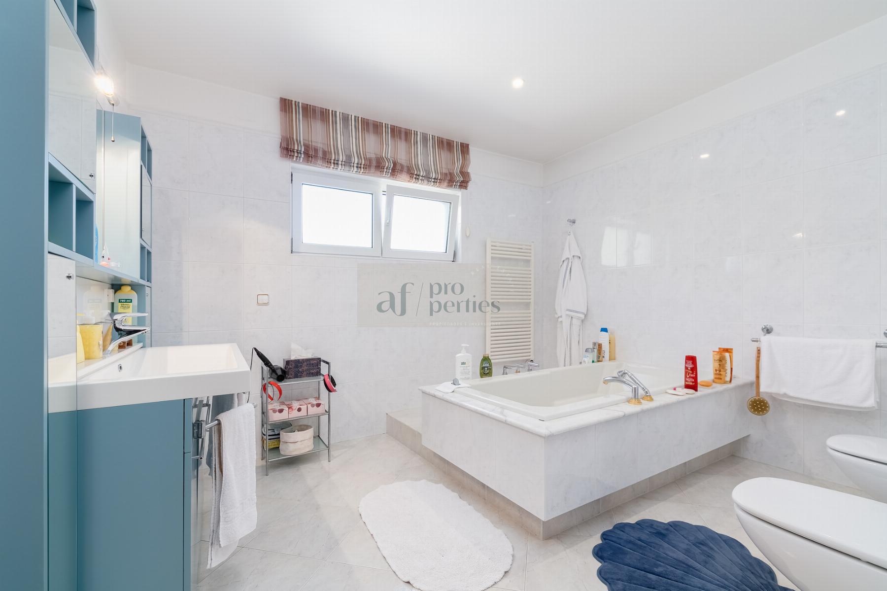 For sale of chalet in Cangas