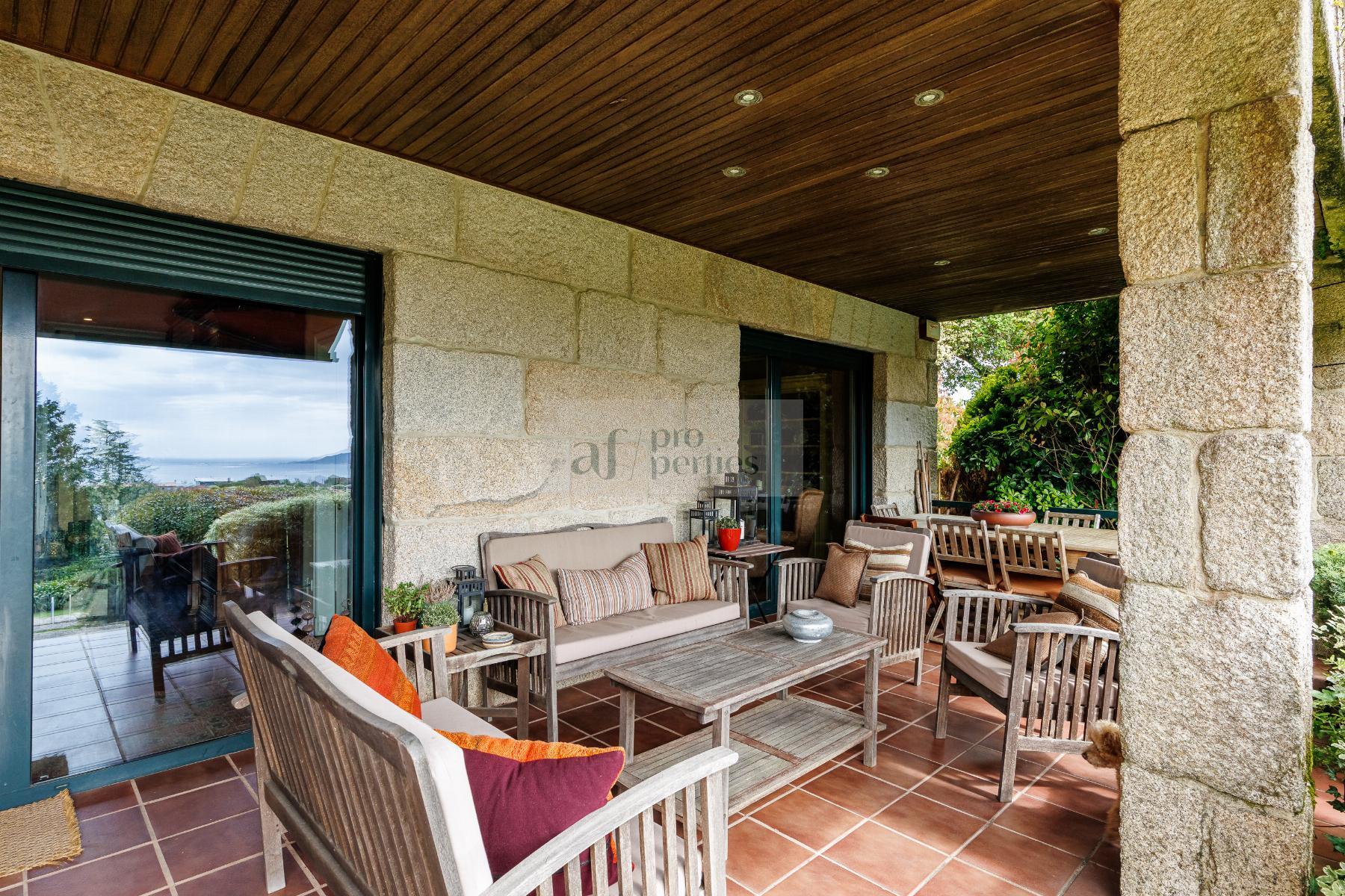 For sale of chalet in Nigrán