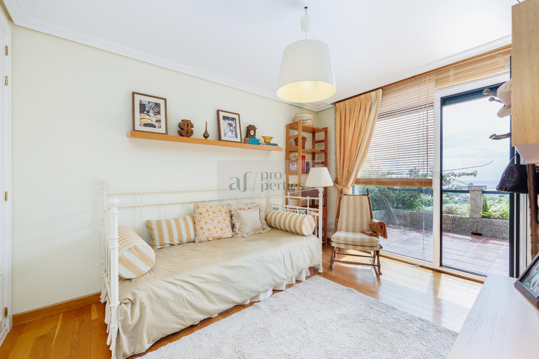For sale of chalet in Nigrán