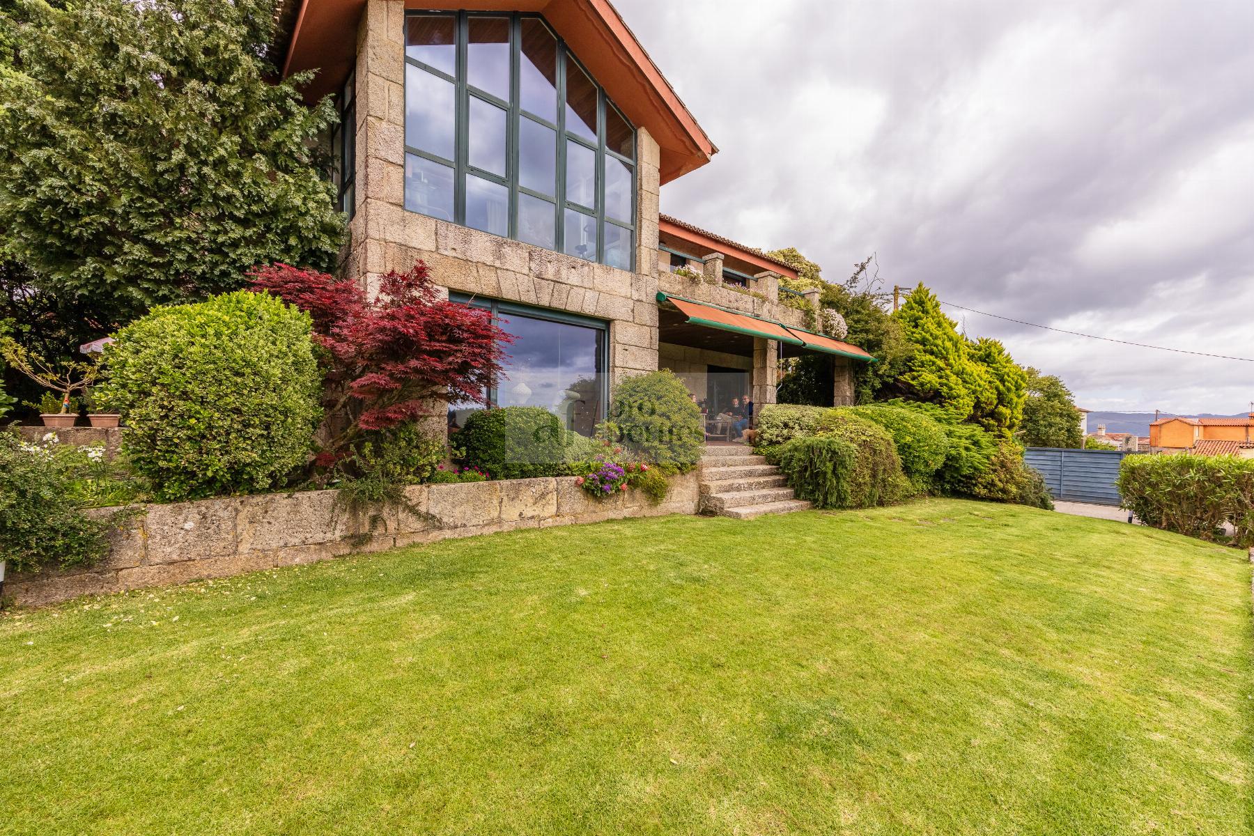 For sale of chalet in Nigrán