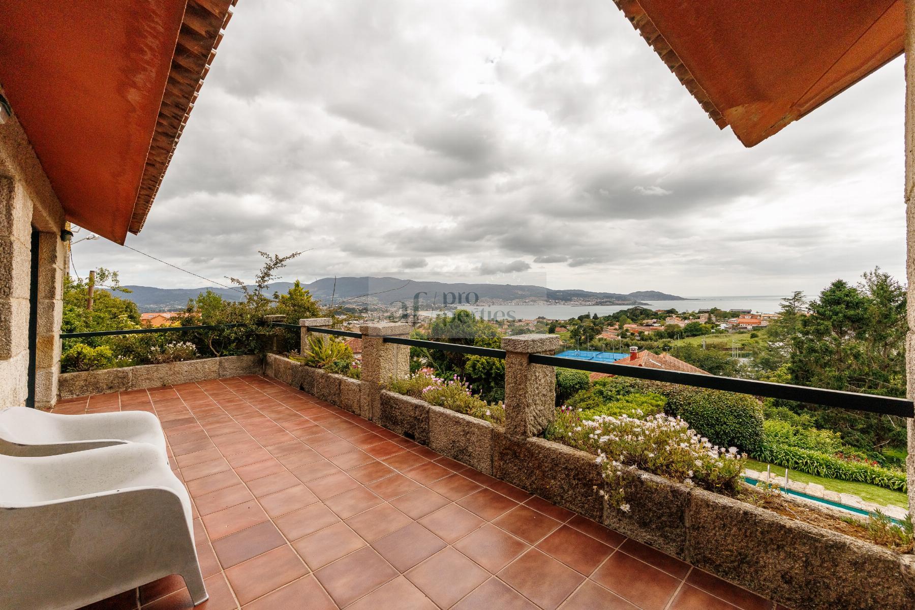 For sale of chalet in Nigrán