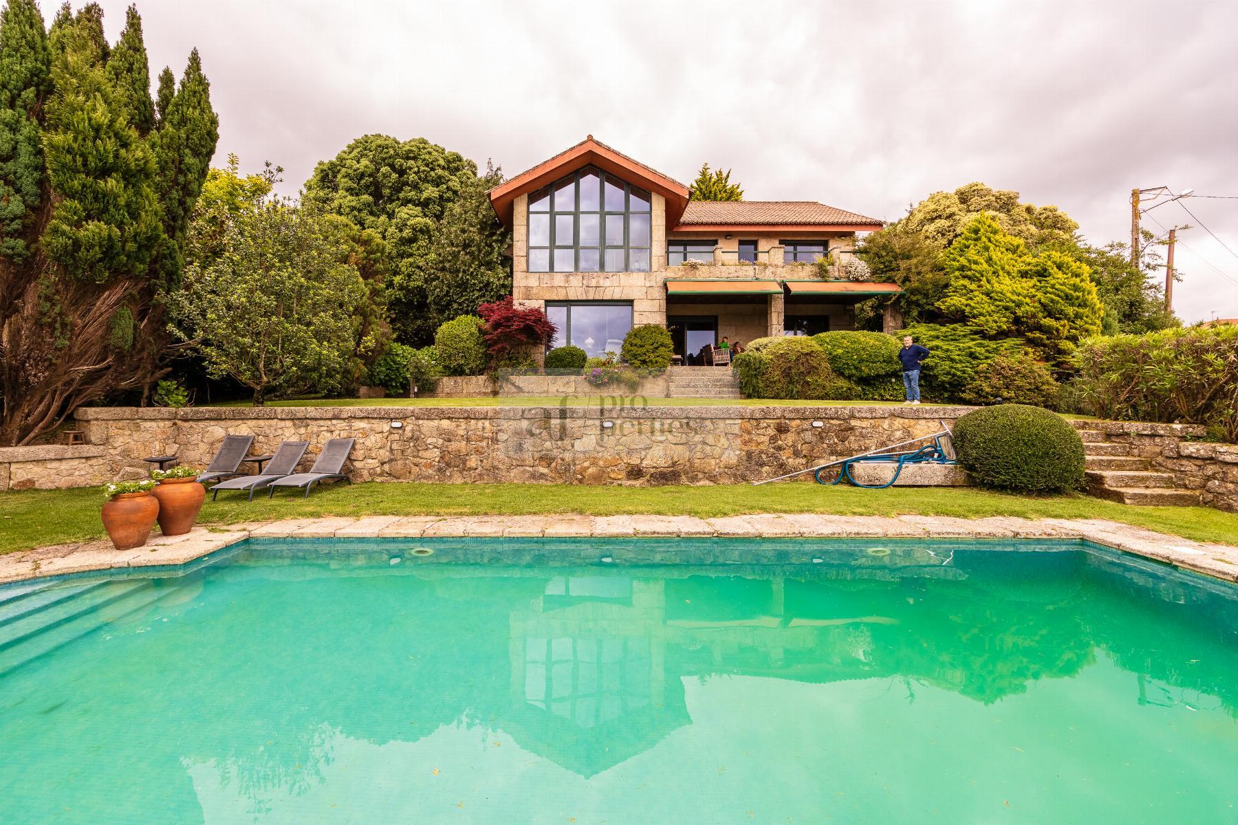 For sale of chalet in Nigrán