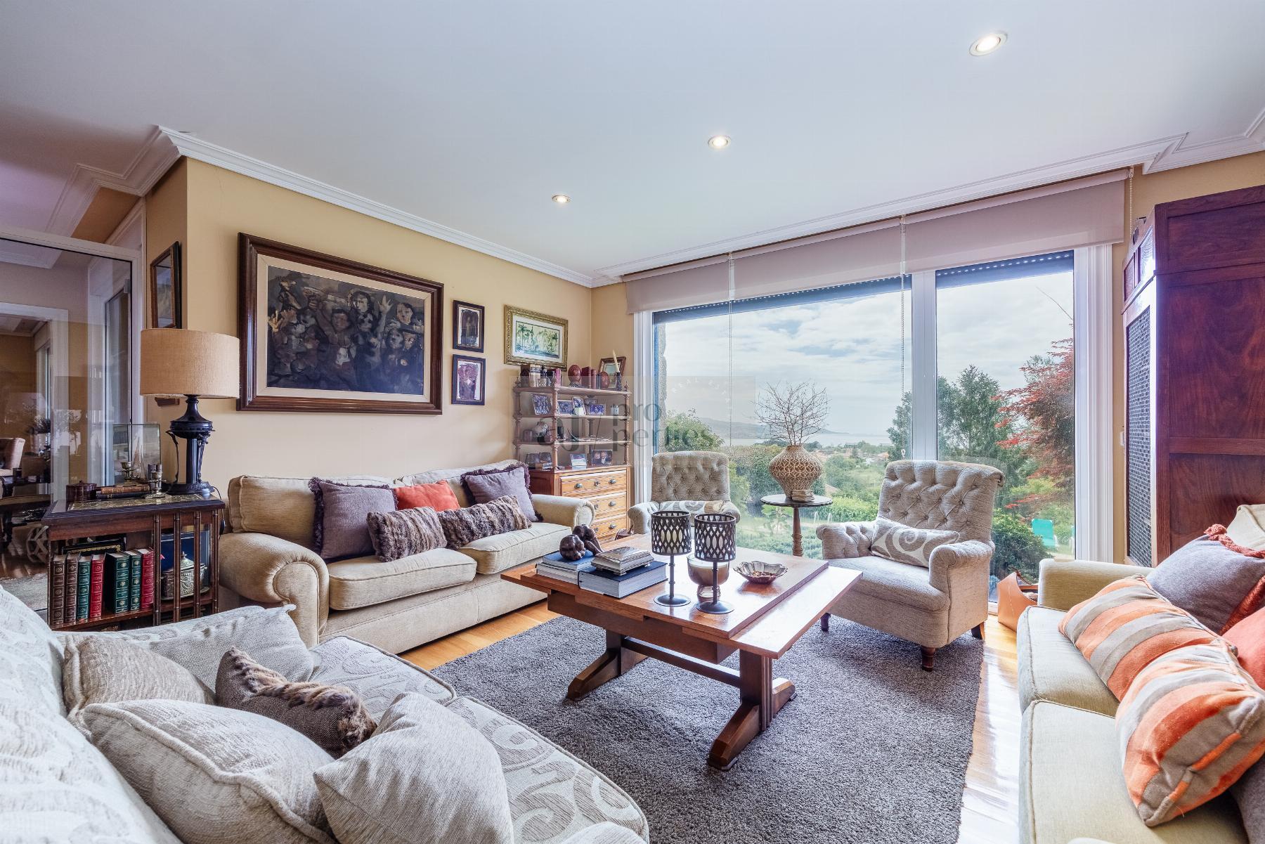 For sale of chalet in Nigrán