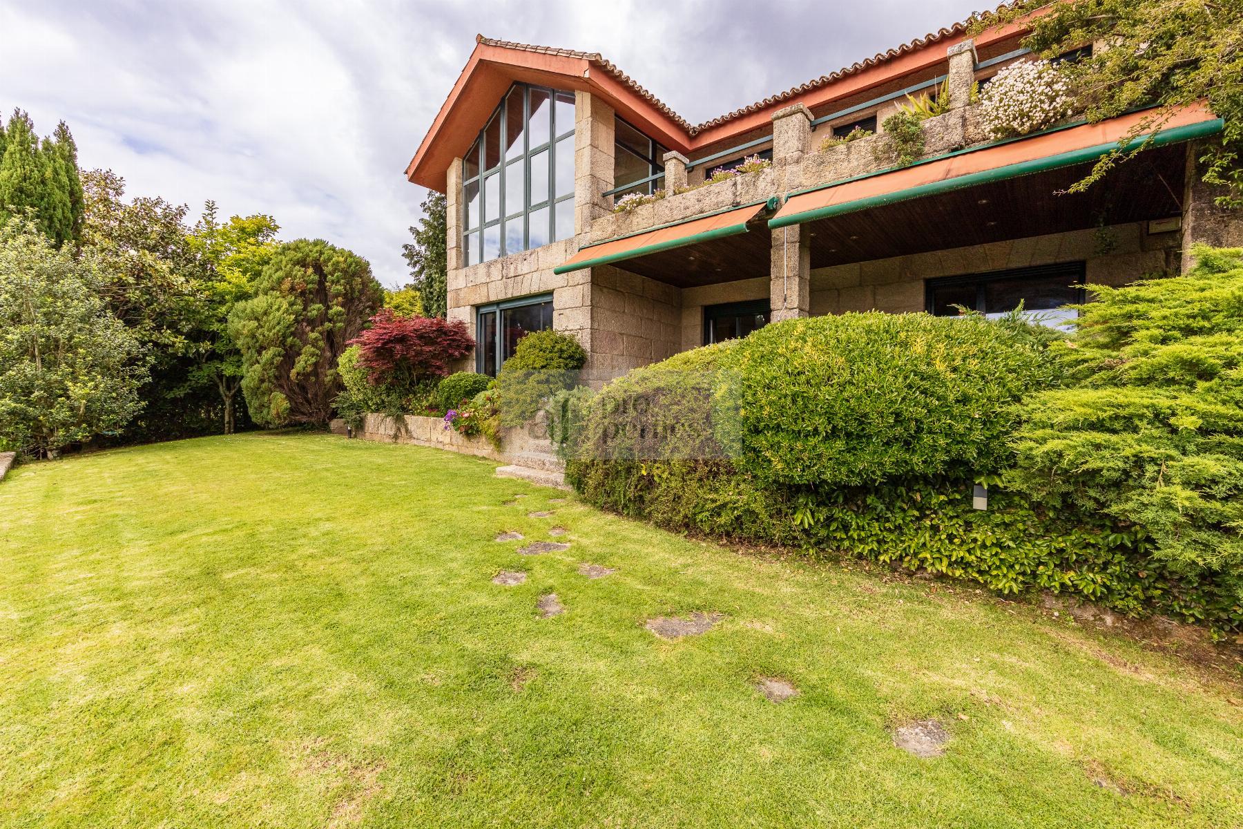 For sale of chalet in Nigrán