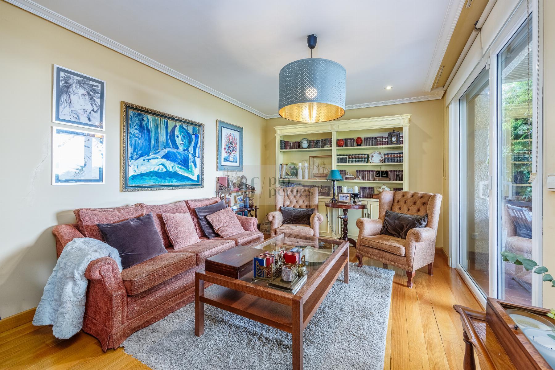 For sale of chalet in Nigrán