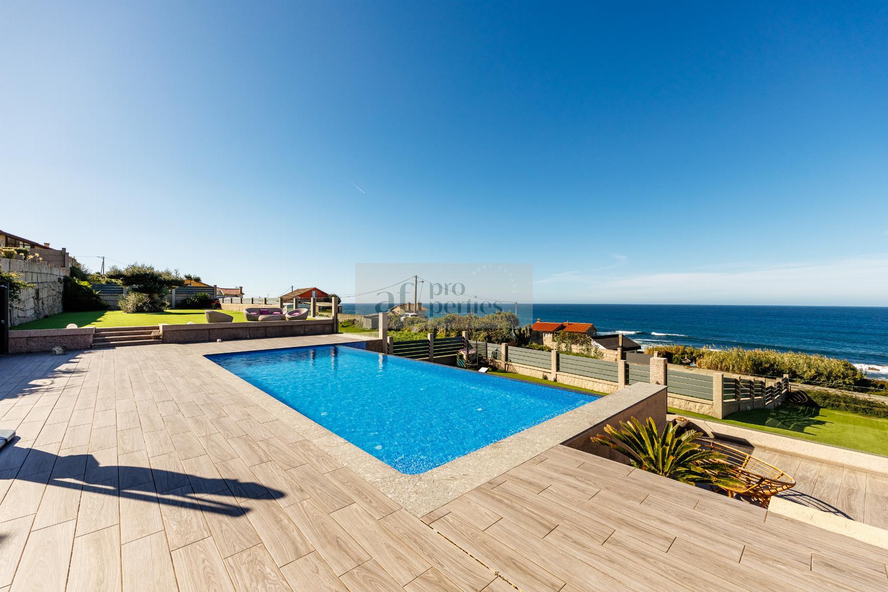Venta de chalet en Oia