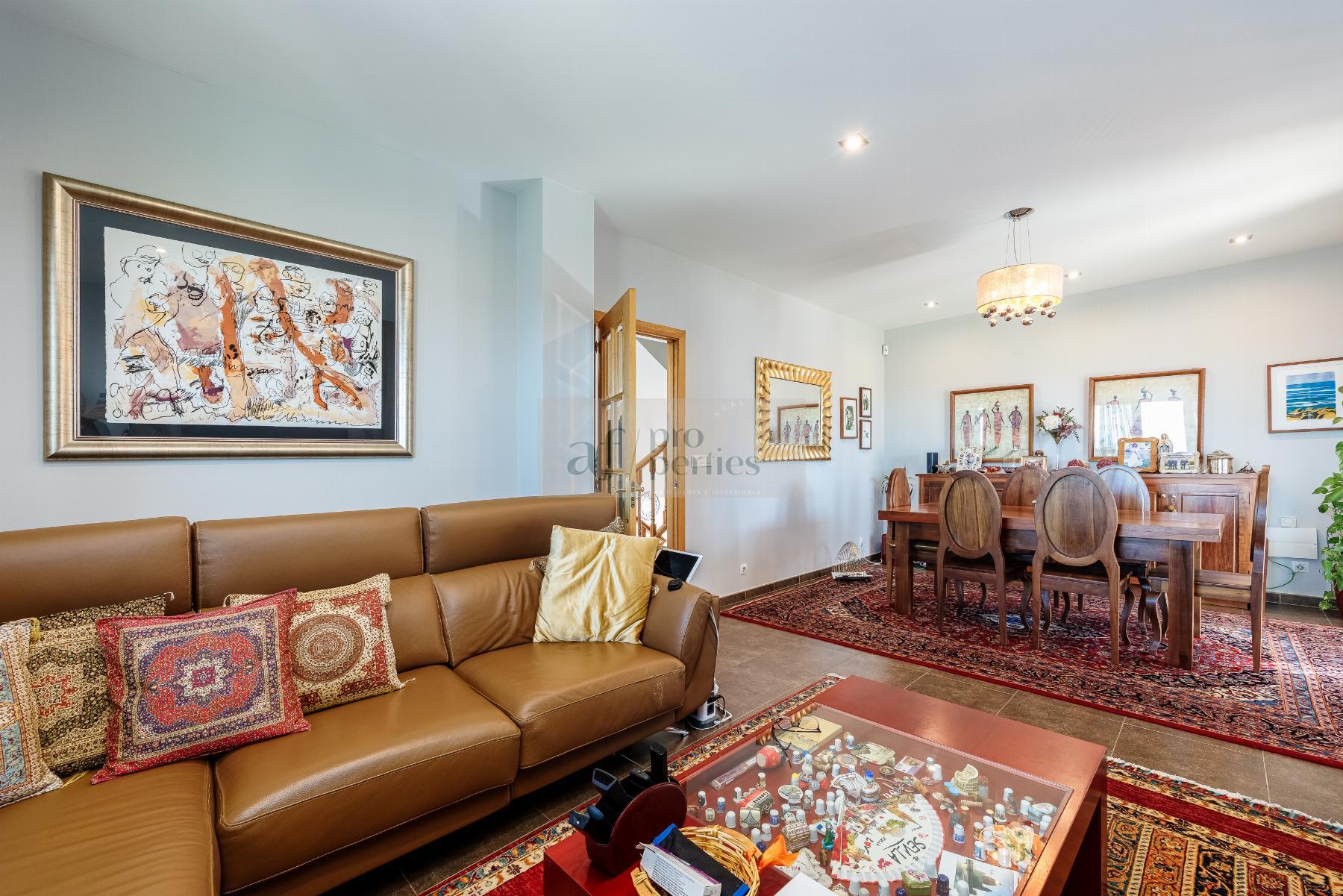 Venta de chalet en Oia