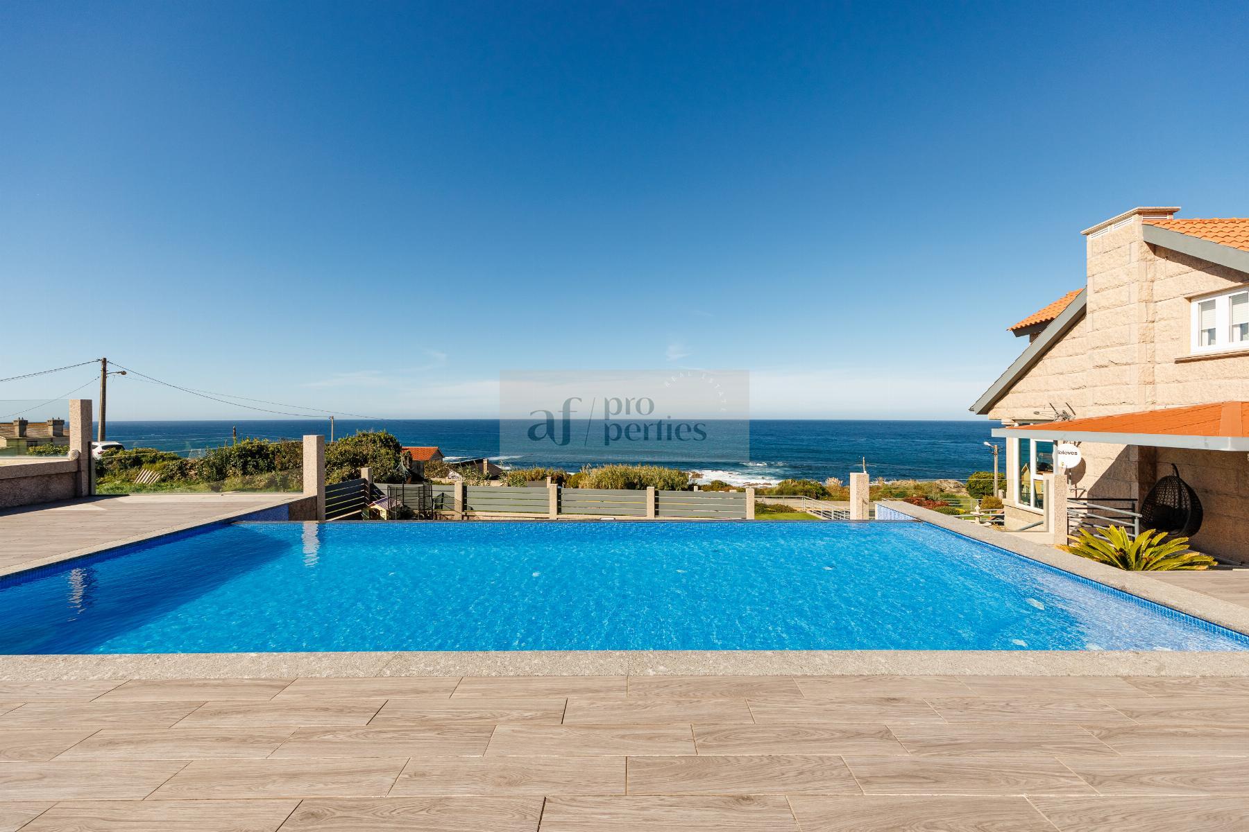 Venta de chalet en Oia