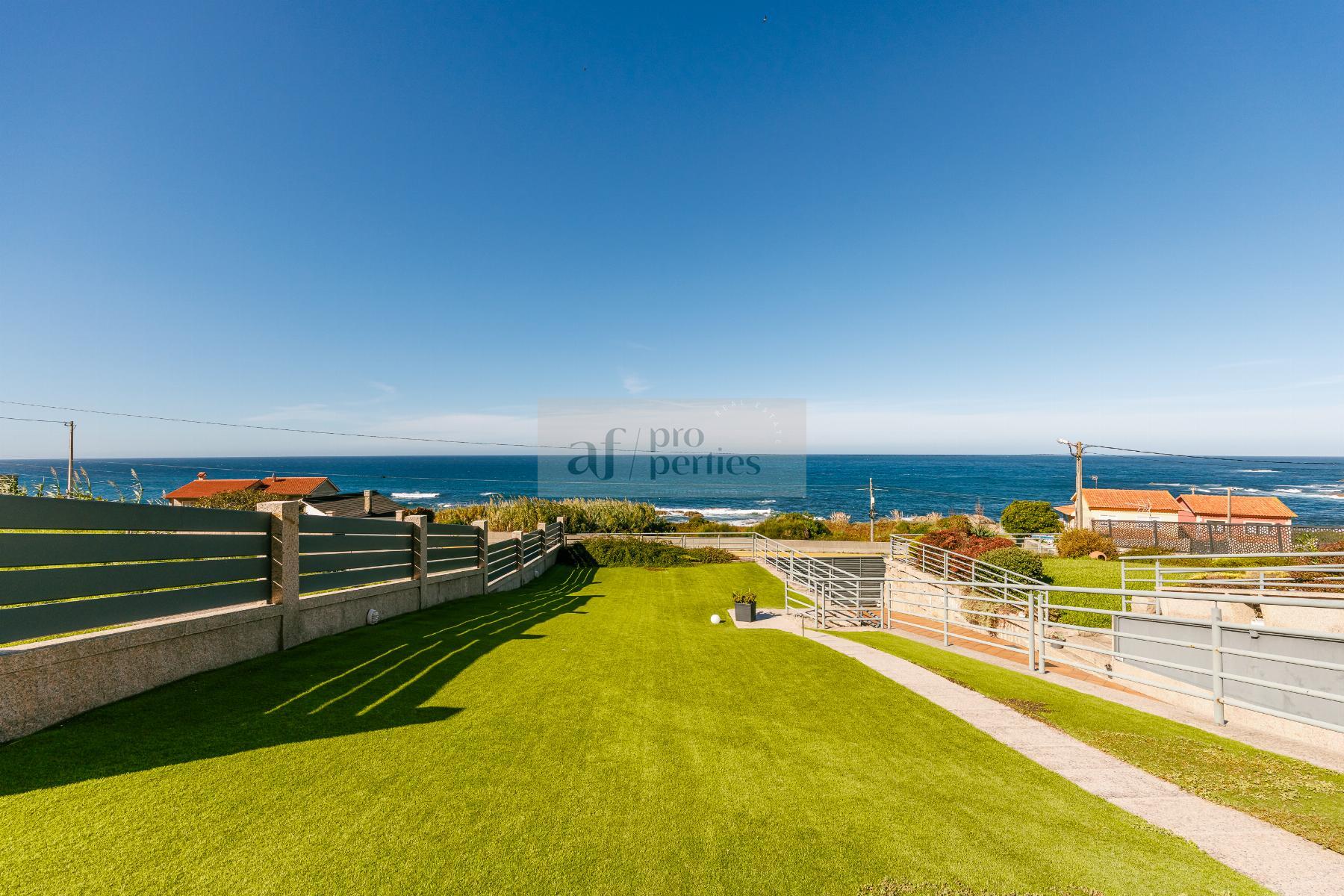 Venta de chalet en Oia