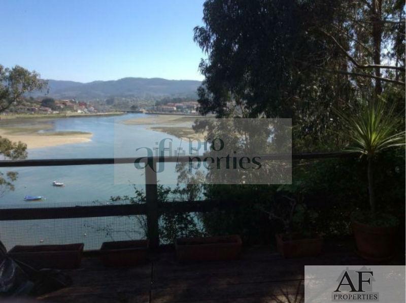 For sale of chalet in Nigrán