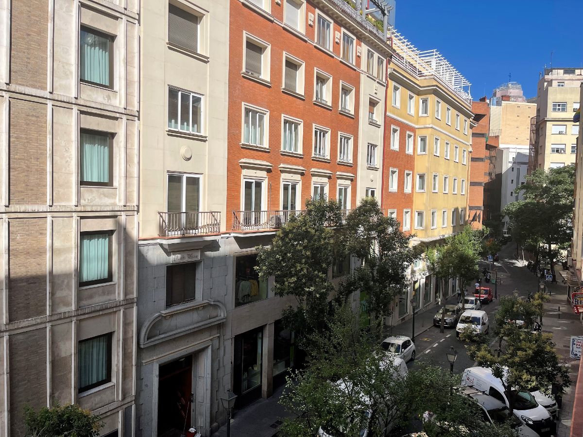 For rent of office in Madrid