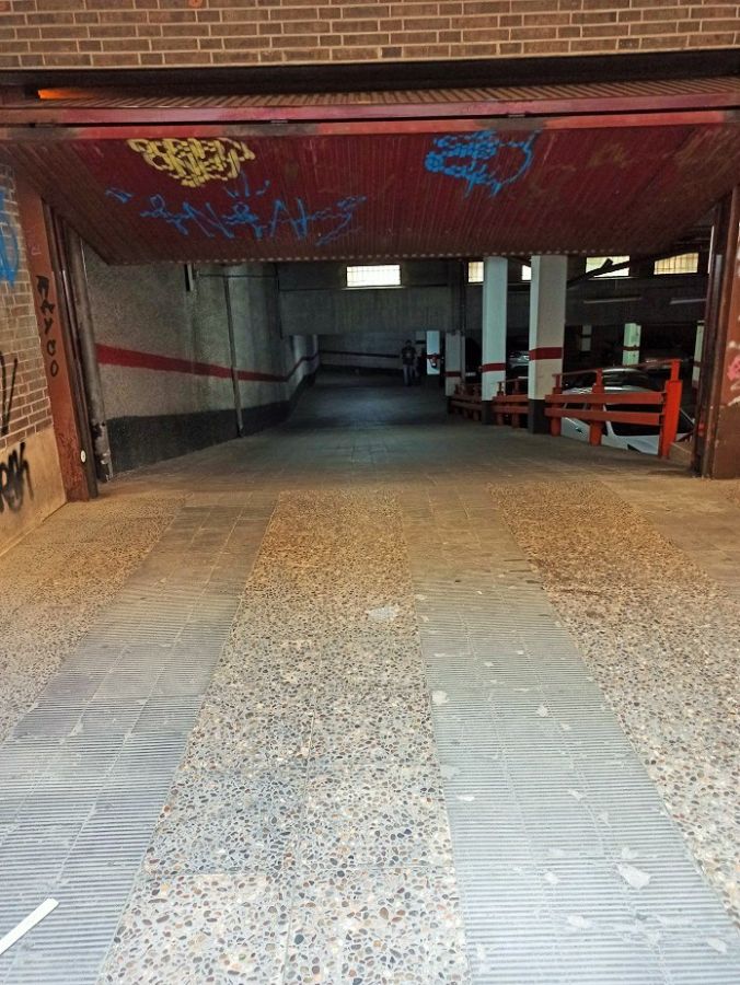 For rent of garage in Madrid