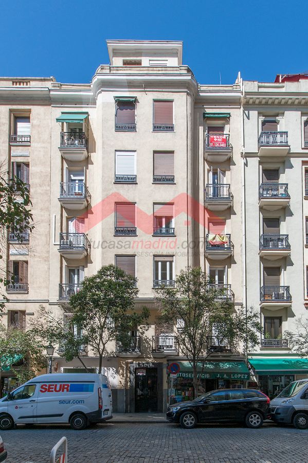 For sale of flat in Madrid