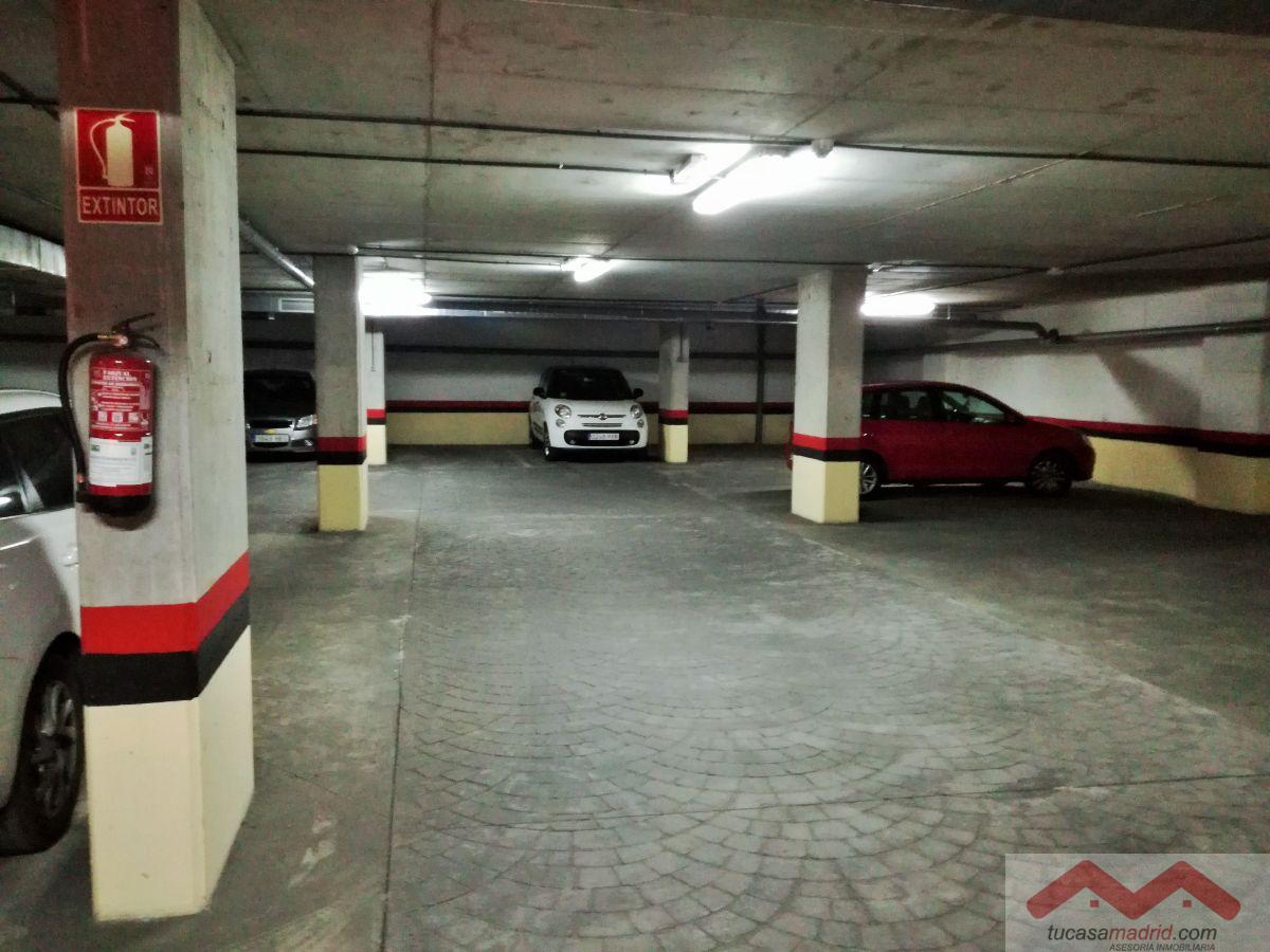 For sale of garage in Madrid
