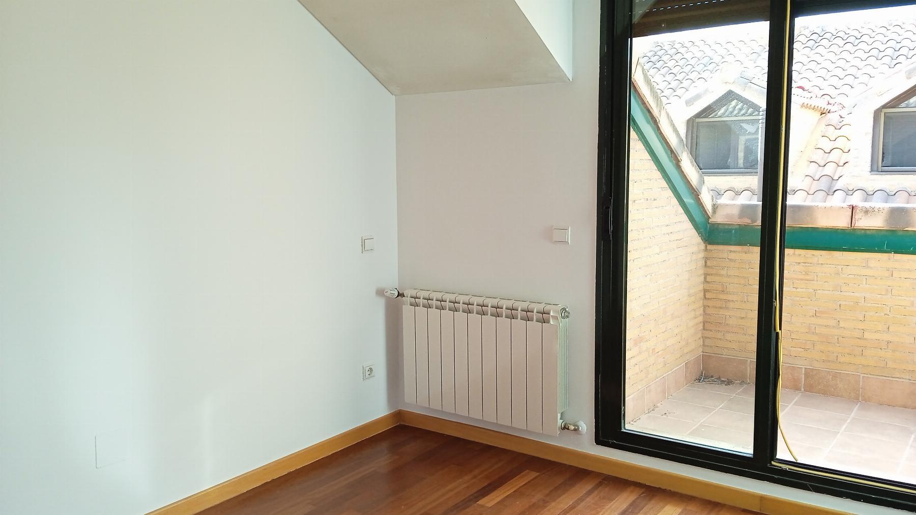 For sale of duplex in Torrejón de Velasco