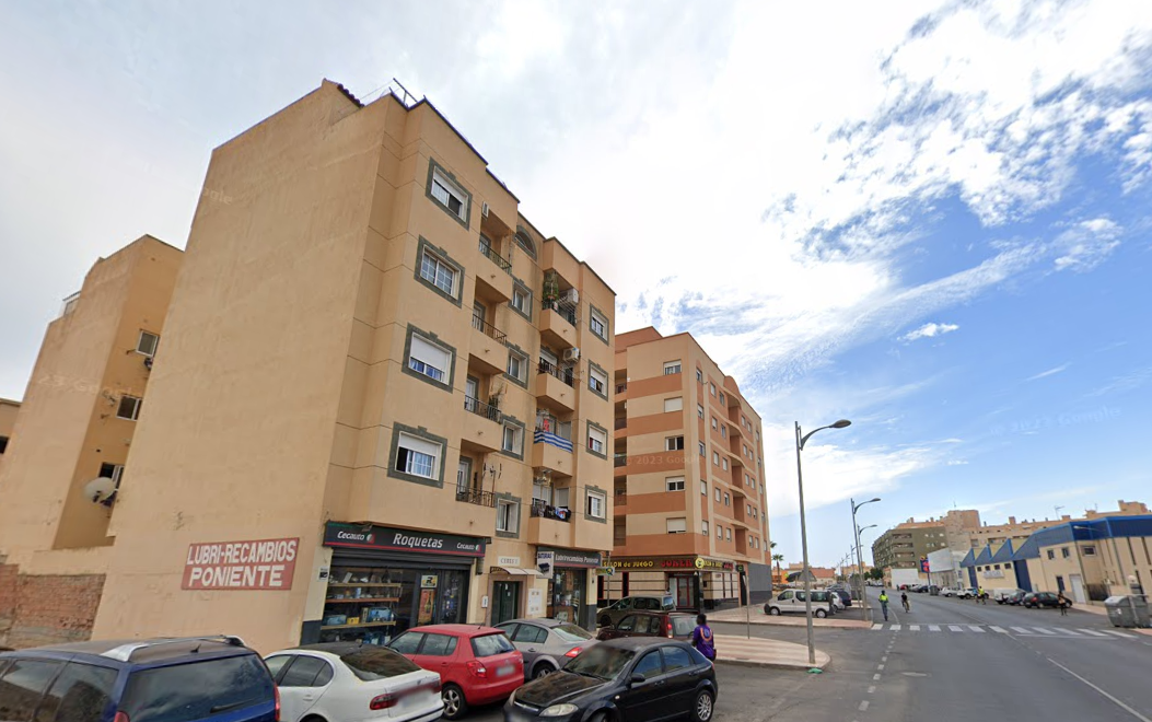 For sale of flat in Roquetas de Mar