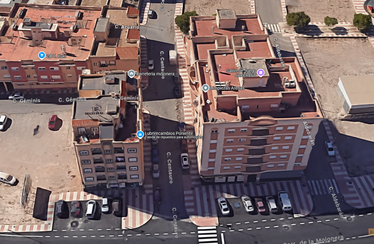 For sale of flat in Roquetas de Mar