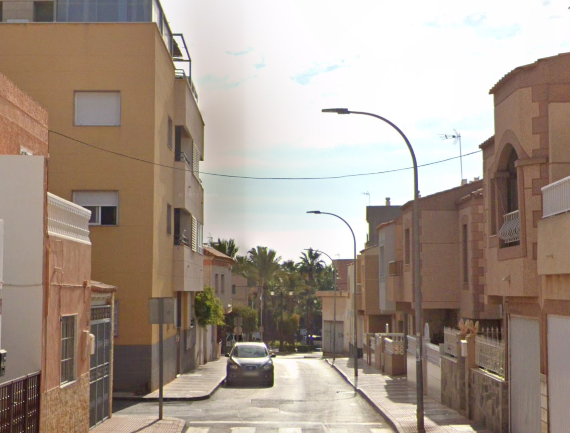 For sale of flat in Roquetas de Mar