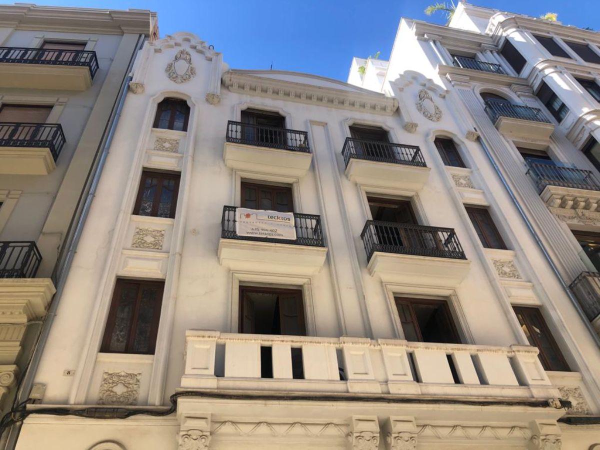 For rent of ground floor in Valencia