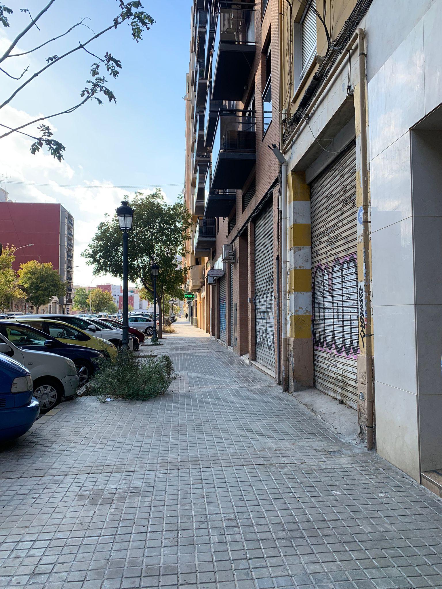 For sale of commercial in Valencia